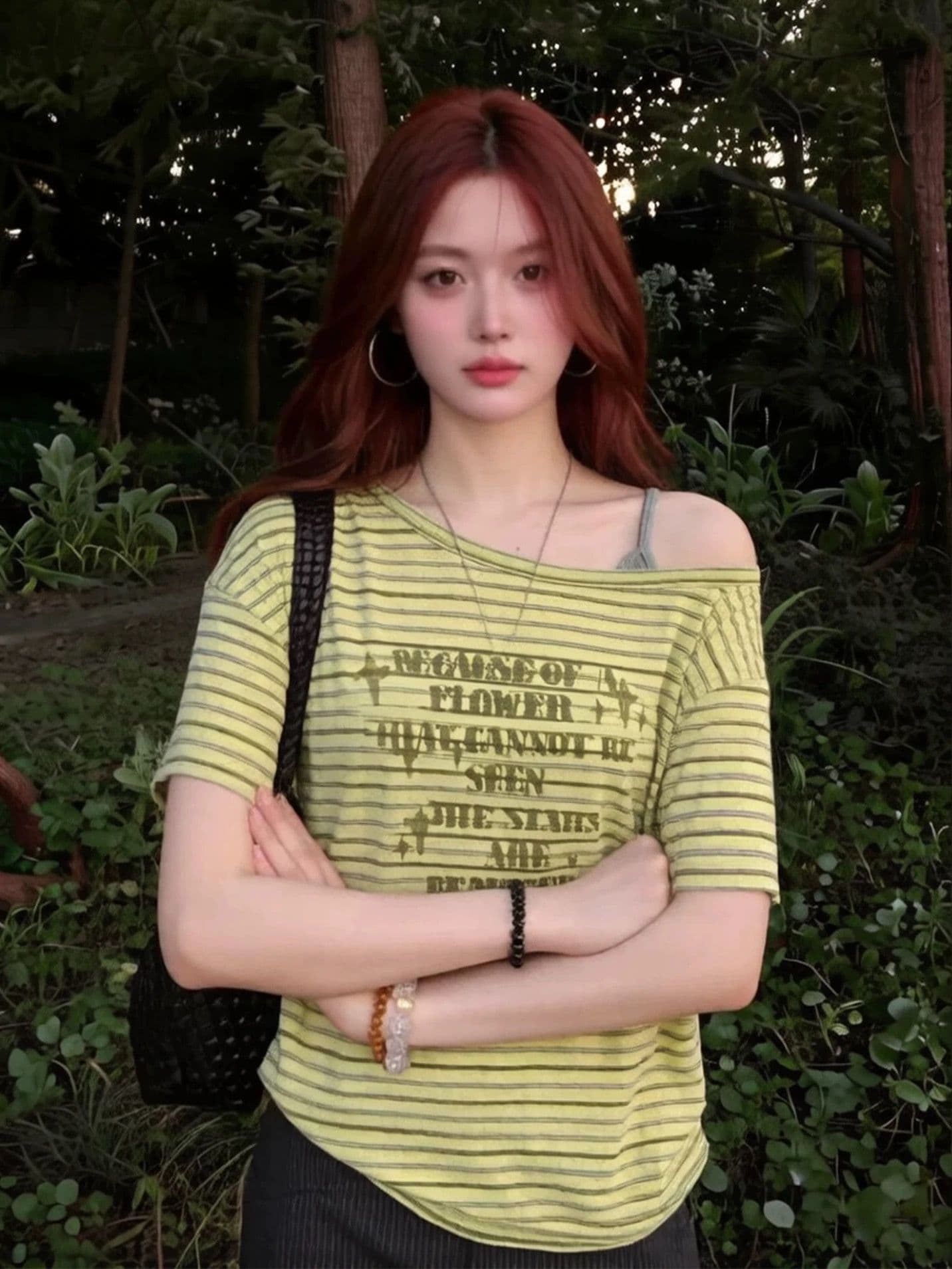 녹색 스트라이프 비스듬한 어깨 반팔 티셔츠 여성 의류 여름 다용도 루즈핏 슬림해 보이는 맨위 상세 이미지 2