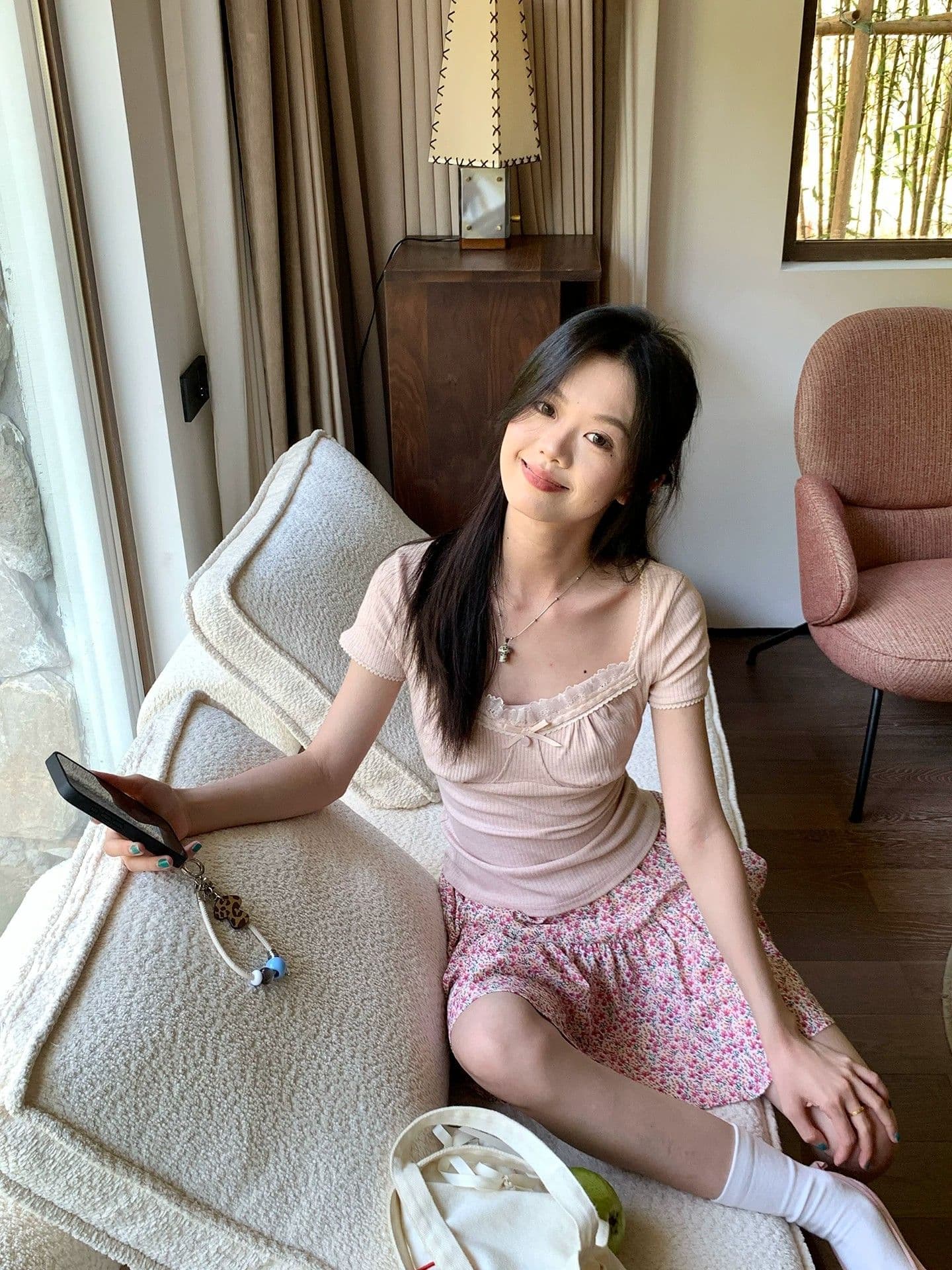 원본 원단 것 한 부서 부드러운 레이스 조각 리브 순수한 욕망 바람 핑크색 레이스 반팔 티셔츠 여성 의류 여름 상세 이미지 2