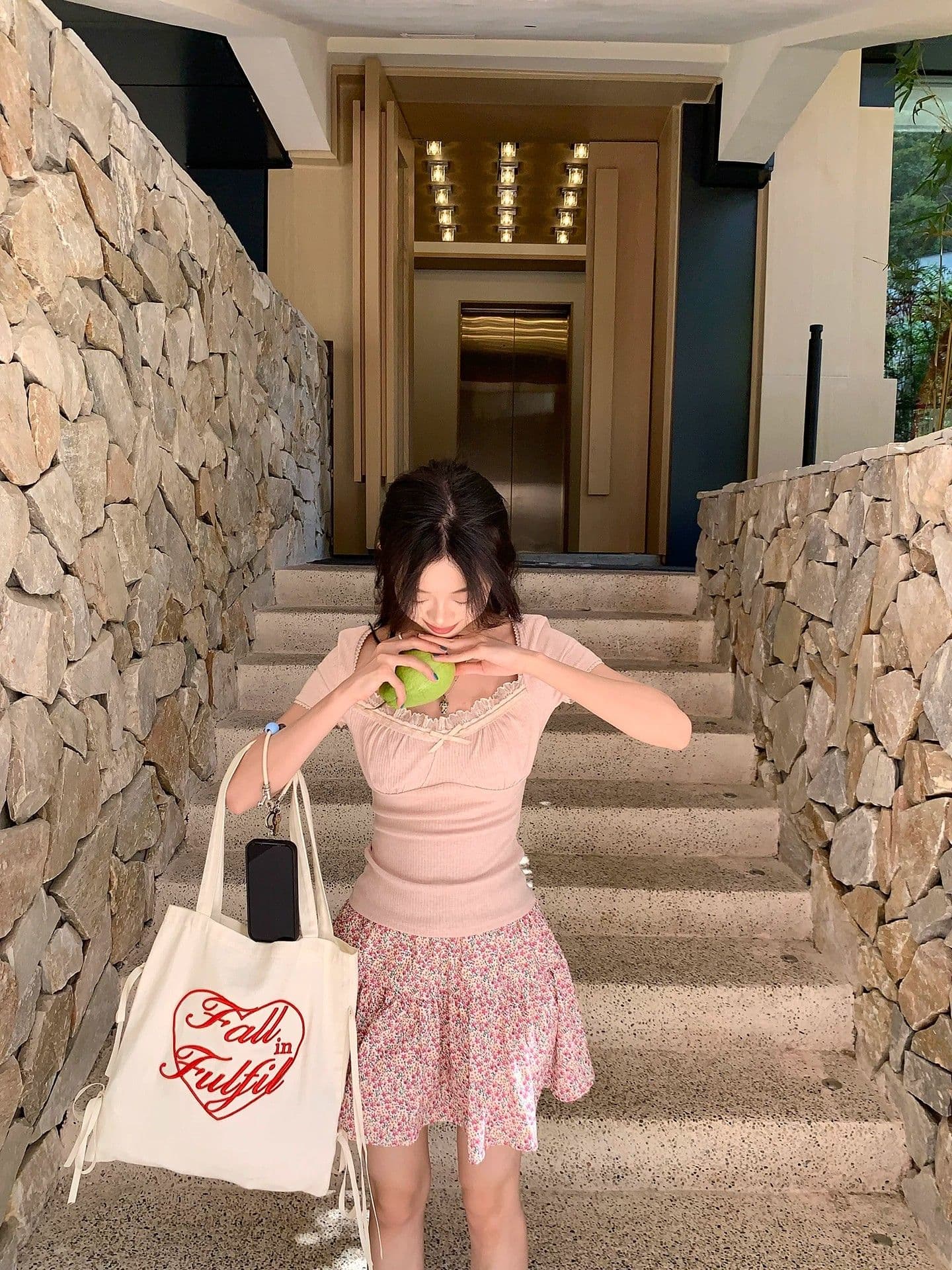 원본 원단 것 한 부서 부드러운 레이스 조각 리브 순수한 욕망 바람 핑크색 레이스 반팔 티셔츠 여성 의류 여름 상세 이미지 5