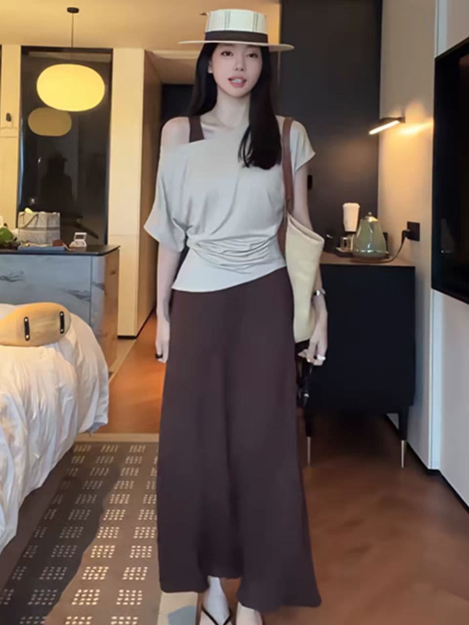한 부서 연령 감소 패션 세트 여성 디자인 센스 불규칙 비스듬한 어깨 주름 슬림해 보이는 맨위 조끼 스커트 투피스 세트 여름 이미지 3