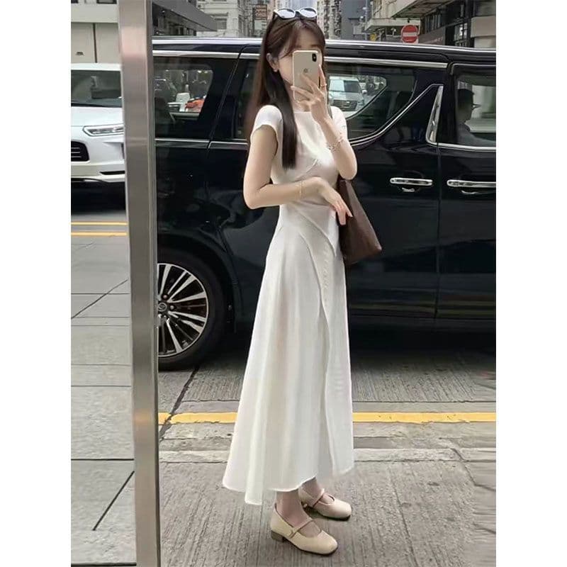 디자인 센스 여성 드레스 2026 여름 새로운 프랑스식 품격 라운드 넥 반팔 허리 수축 슬림해 보이는 중간 길이 치마 이미지 2