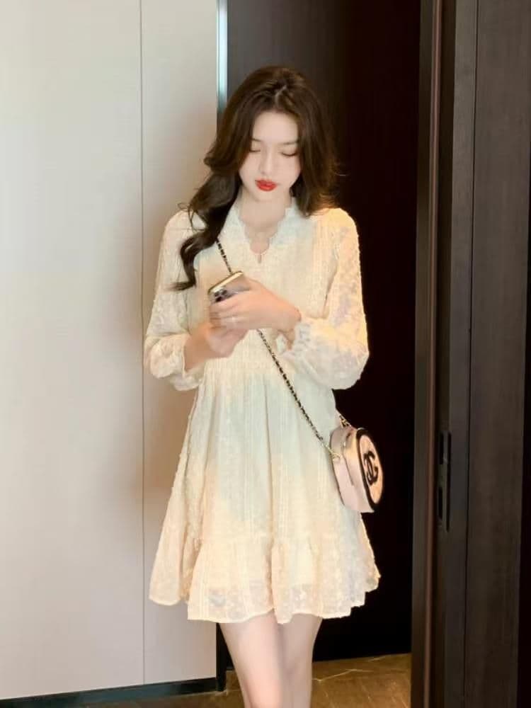 프랑스식 V넥 드레스 가을 2026 새로운 여성 의류 작은 키 고급 센스 유럽 상품 레이스 달콤함 짧은 치마 상세 이미지 4