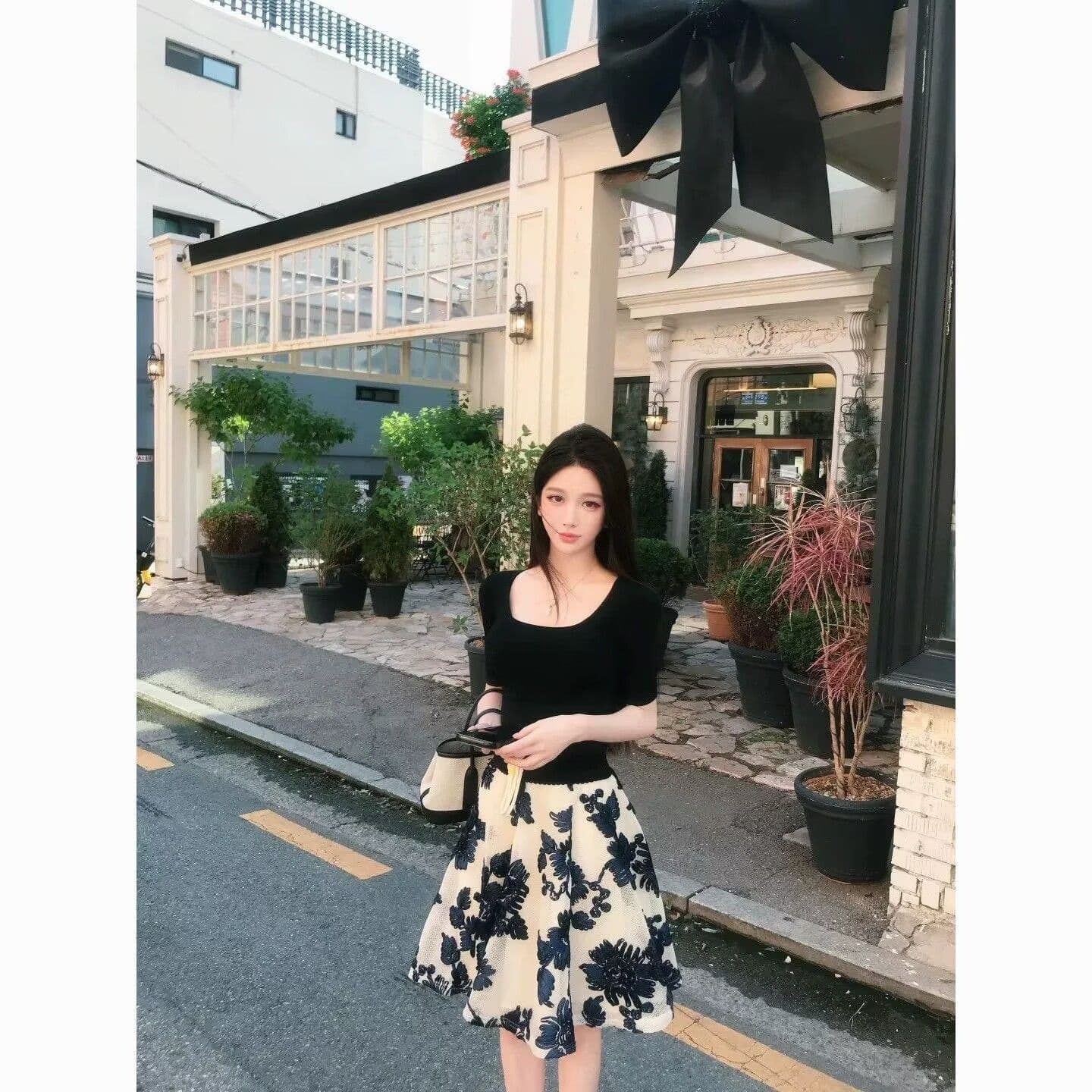프랑스식 레트로 품격 명문 여성 파란색 자수 반신 치마 세트 여성 한국 스타일 슬림해 보이는 여름 새로운 반소매 투피스 세트 이미지 2