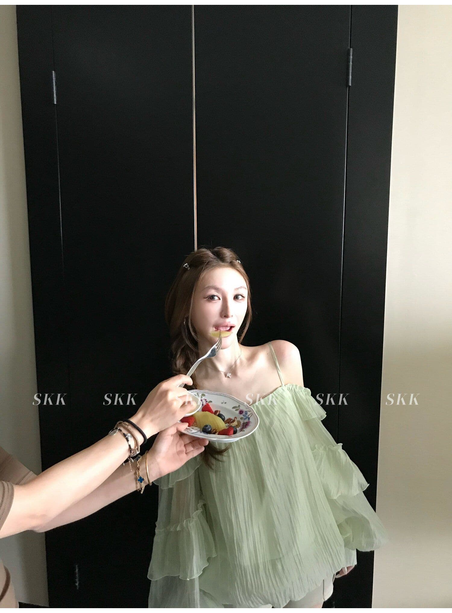 프랑스식 녹색 프릴 오프숄더 여성 셔츠 여름 고급 센스 루즈핏 슬림해 보이는 오프숄더 슬립 쉬폰 톱 상세 이미지 11