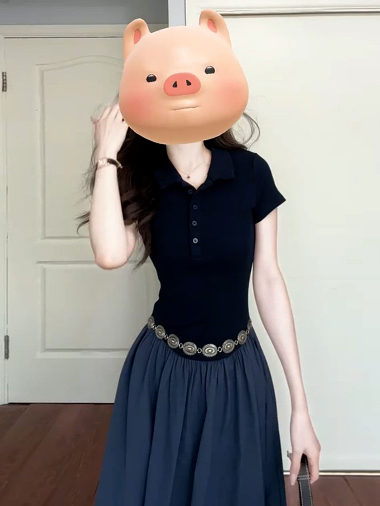 그는 벤 바람 POLO 칼라 여성 드레스 2026 년 여름 허리 수축 슬림해 보이는 품격 고급 품격 다용도 한 마디 롱 스커트 이미지 2