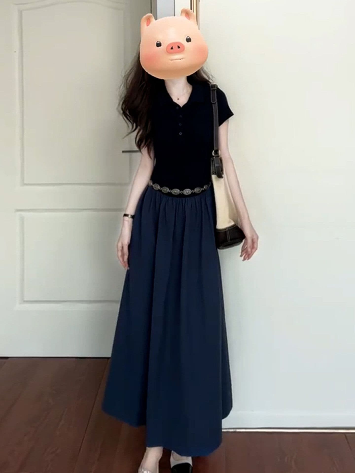 그는 벤 바람 POLO 칼라 여성 드레스 2026 년 여름 허리 수축 슬림해 보이는 품격 고급 품격 다용도 한 마디 롱 스커트