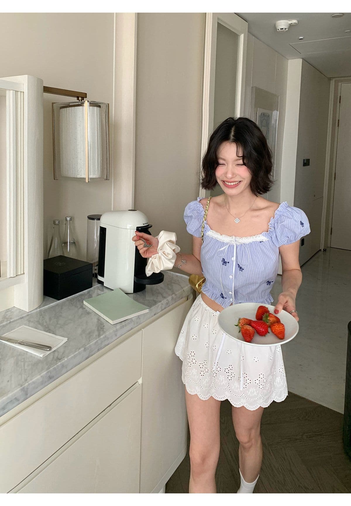 귀여운 달콤함 소녀 센스 자이언트 잘 생긴 세트 여름 레이스 나비 매듭 체크무늬 슬립 맨위 미니 스커트 투피스 세트 상세 이미지 4