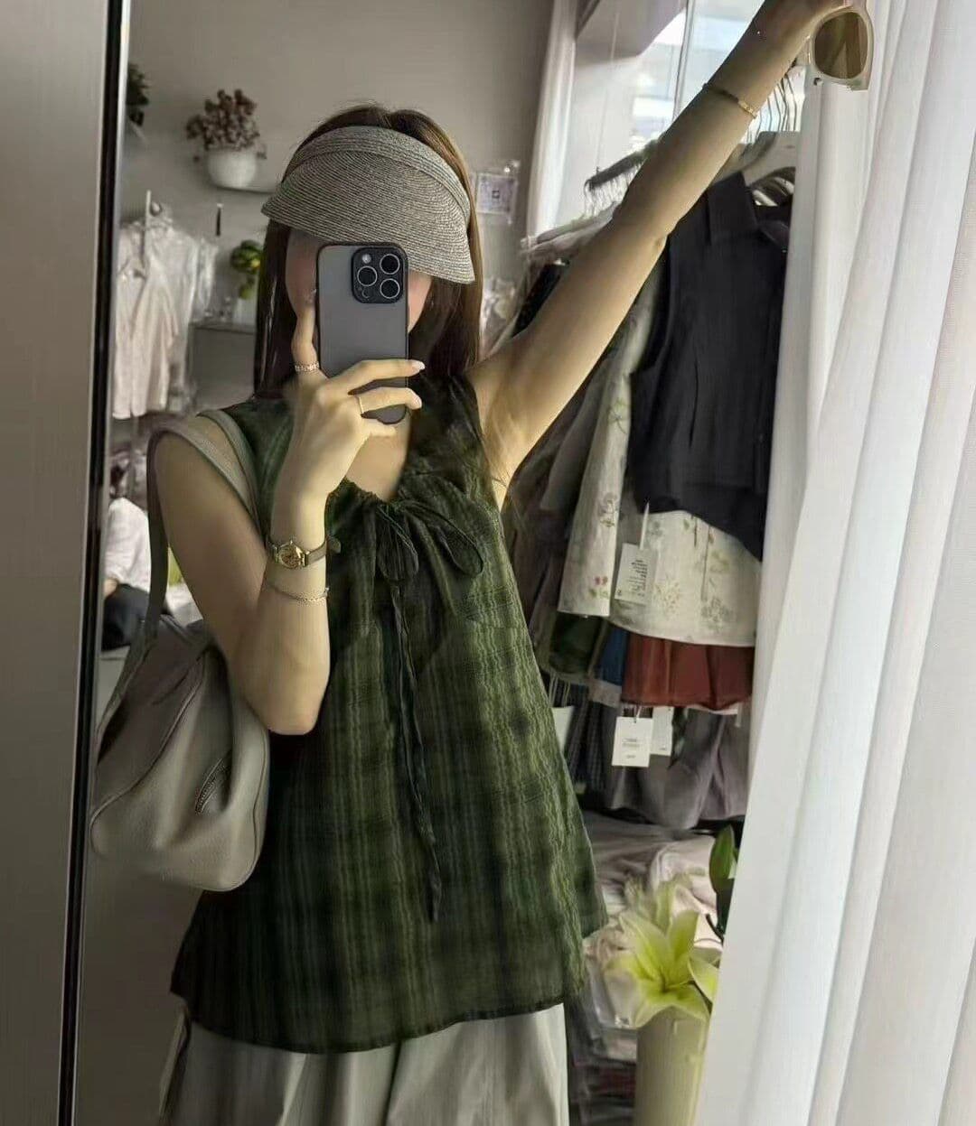 레트로 체크무늬 조끼 여성 여름 2026 새로운 한 부서 패션 루즈핏 레이스업 외국 가스 다용도 얇은 스타일 맨위 트렌디 이미지 4