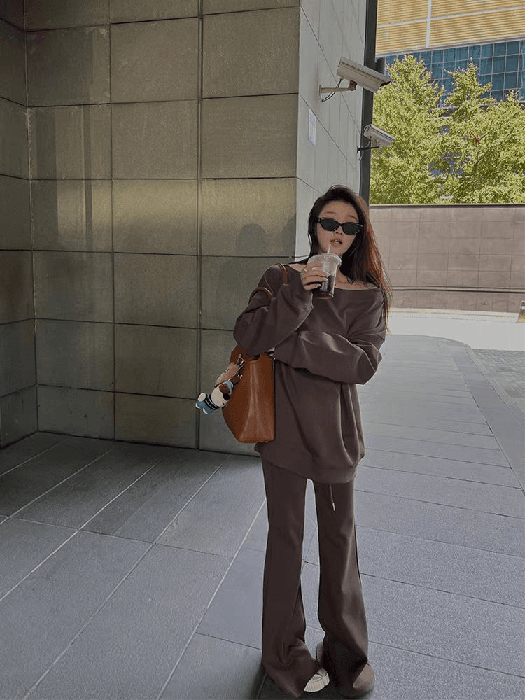 2026 봄 새로운 한국 스타일 패션 핫걸 오프숄더 비스듬한 칼라 후드티 하이웨이스트 펌프 로프 넓은 다리 부츠컷 바지 세트 여성