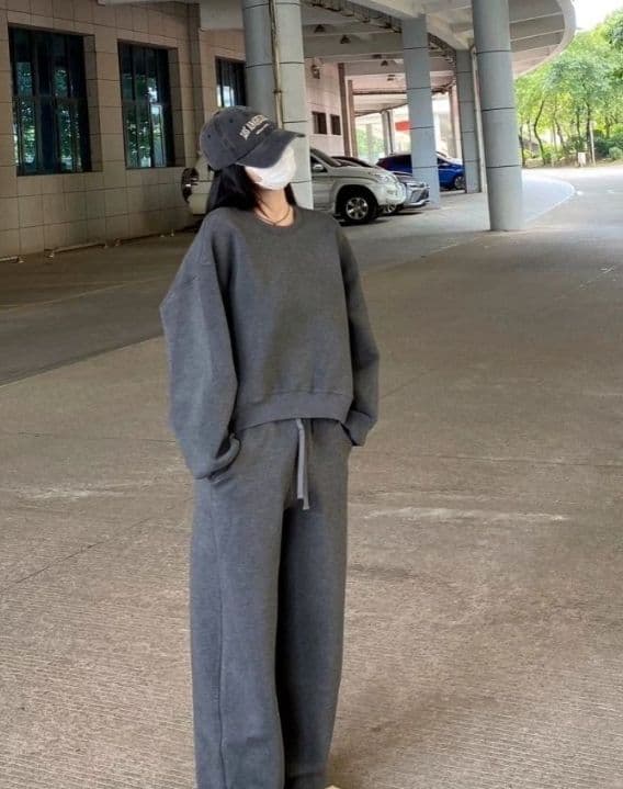 봄 가을 후드티 스포츠 슈트 여성 루즈핏 슬림해 보이는 항구 바람 학생 외국 가스 연령 감소 러닝 서비스 단색 투피스 세트 이미지 3