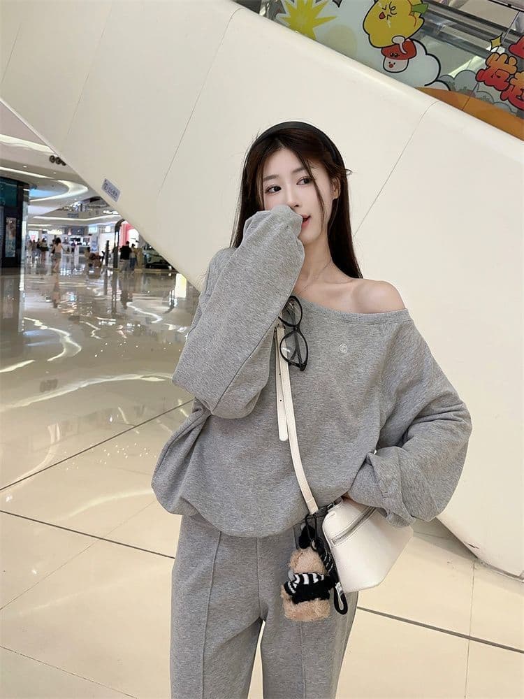 느슨함 센스 오프숄더 풀오버 긴팔 후드티 루즈핏 단색 다용도 캐주얼 긴 바지 여성 가을 겨울 새로운 패션 세트 상세 이미지 3