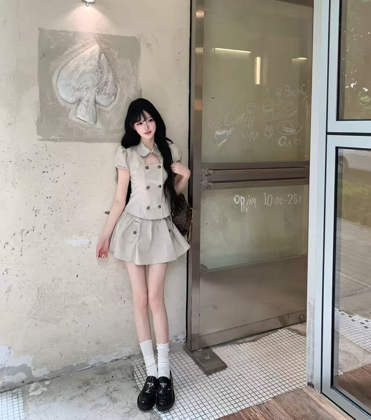 베이비 칼라 홀로우 아웃 셔츠 세트 여성 여름 레트로 거품 소매 이중 버튼 퍼프 미니 스커트 투피스 세트 이미지 2