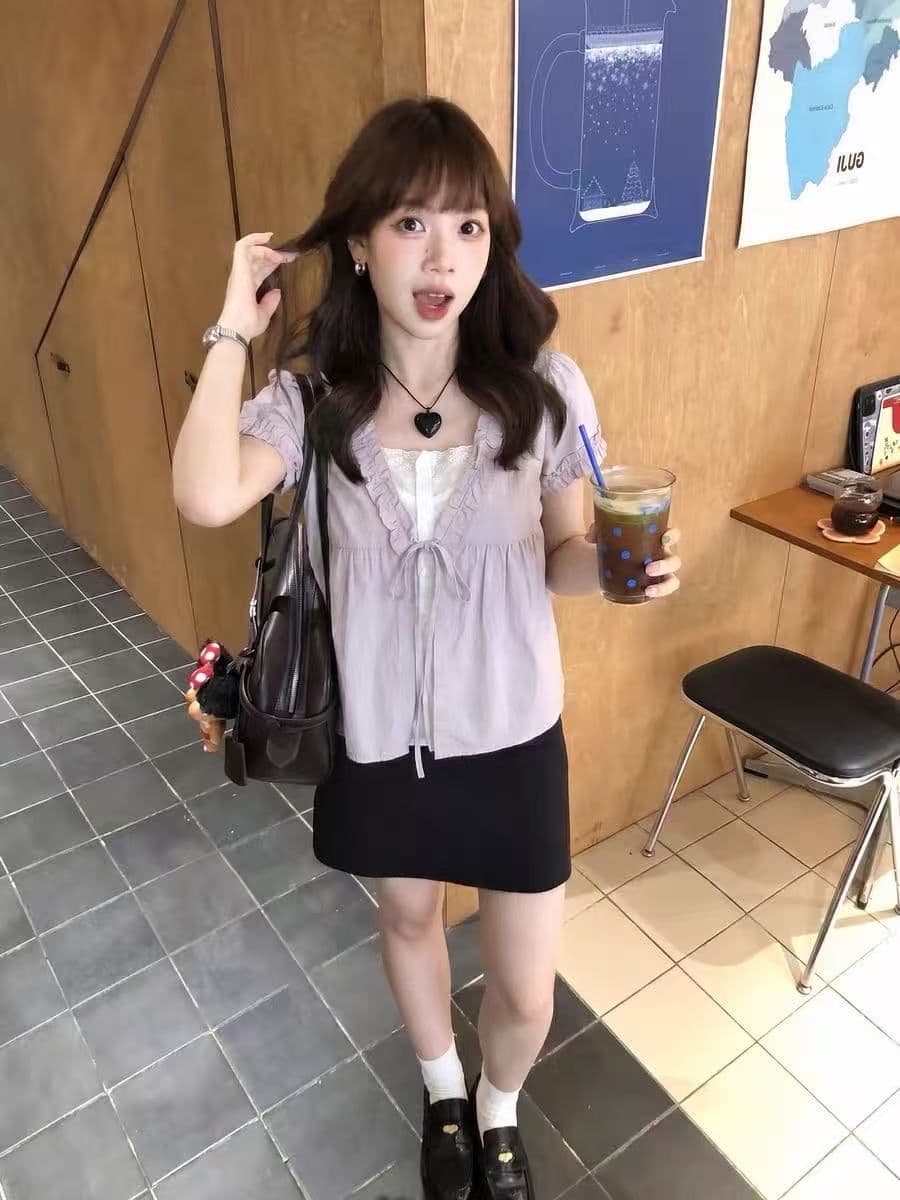 프릴 보라색 페이크 레이어드 셔츠 반팔 여성 2026 여름 새로운 슬림해 보이는 품격 꼬집기 허리 위로 의류