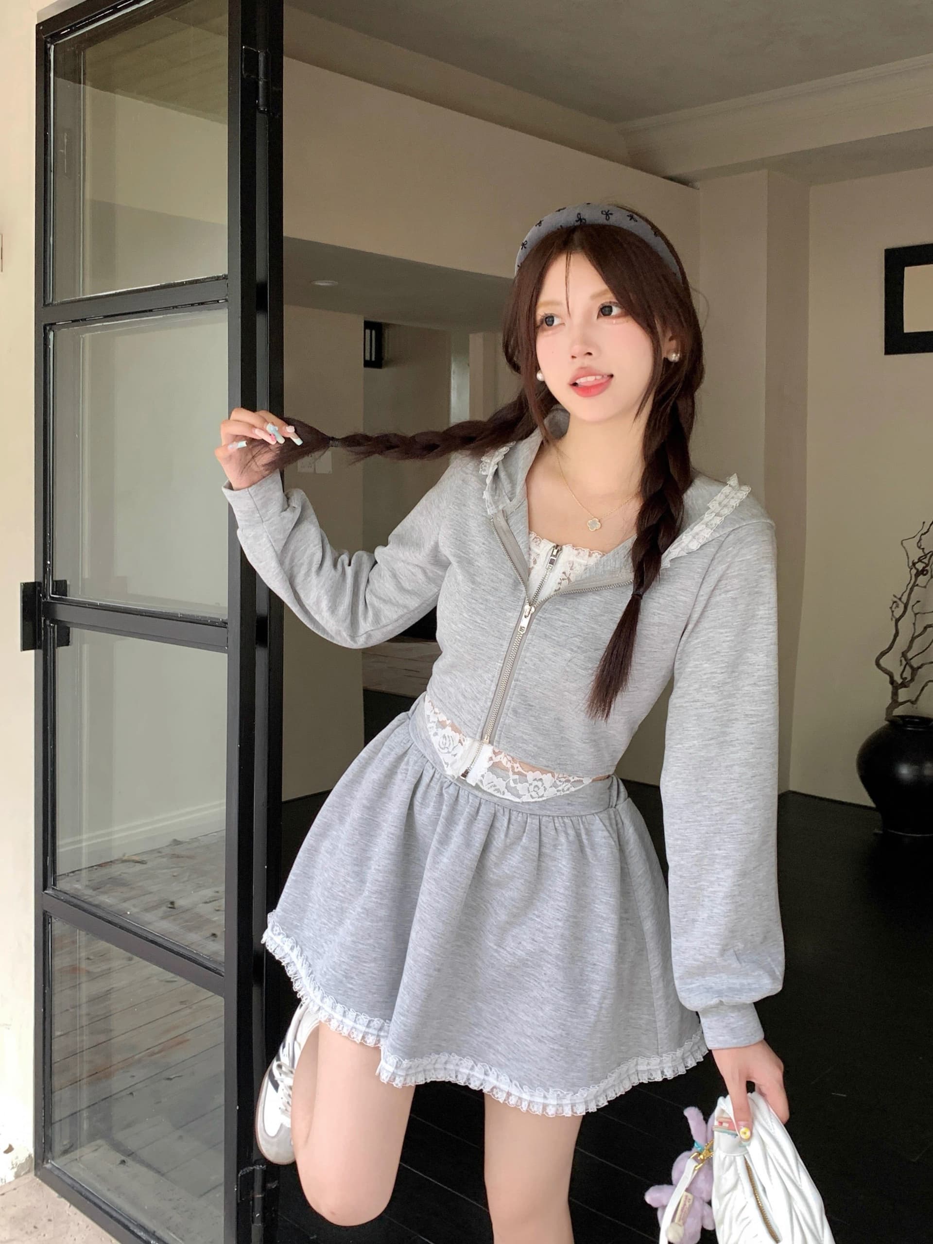 페이크 레이어드 레이스 후드 티 스웨터 여성 코트 2026 새로운 이른 가을 하이웨이스트 노출 방지 반신 미니 스커트 투피스 세트 상세 이미지 4