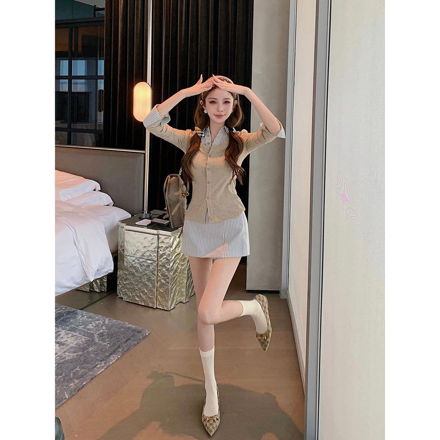 페이크 레이어드 모직물 핀 스트라이프 세트 여성 2026 가을 새로운 디자인 센스 품격 슬림해 보이는 반신 스커트 투피스 세트