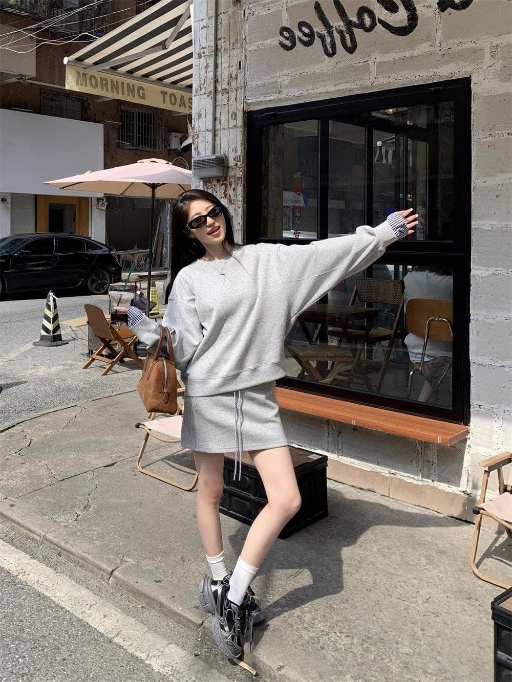 블루 색상 후드티 미니 스커트 두 조각 여성 세트 2026 가을 miu 부서 패션 캐주얼 루즈핏 슬림해 보이는 품격 세트 상세 이미지 32