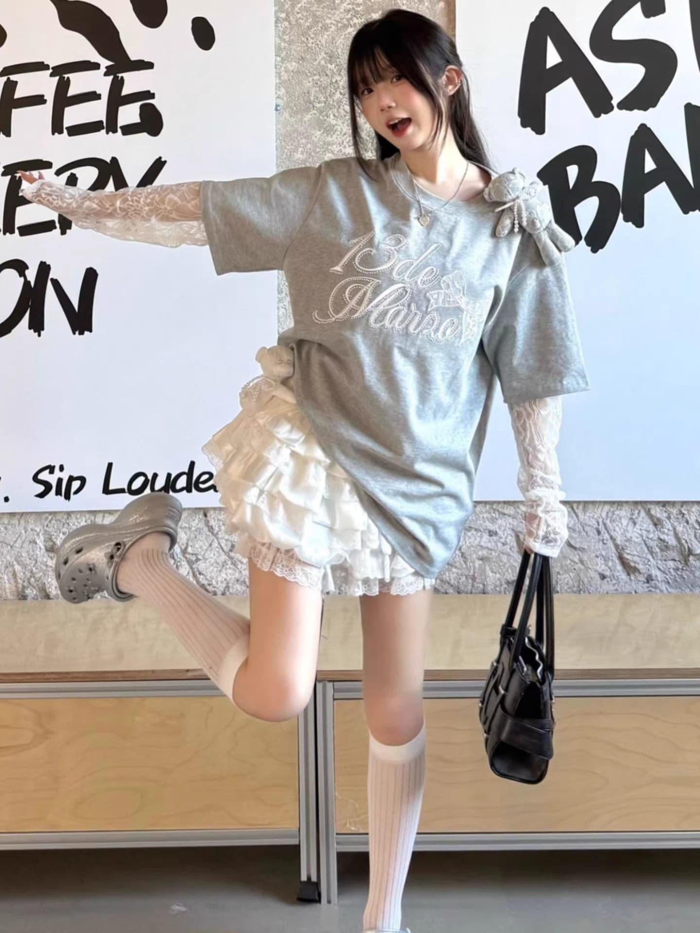 40 1 1 좋은 면 210 그램 페이크 레이어드 스트라이프 배색 만화 프린트 긴팔 티셔츠 여성 짧은 기본 셔츠 이미지 2