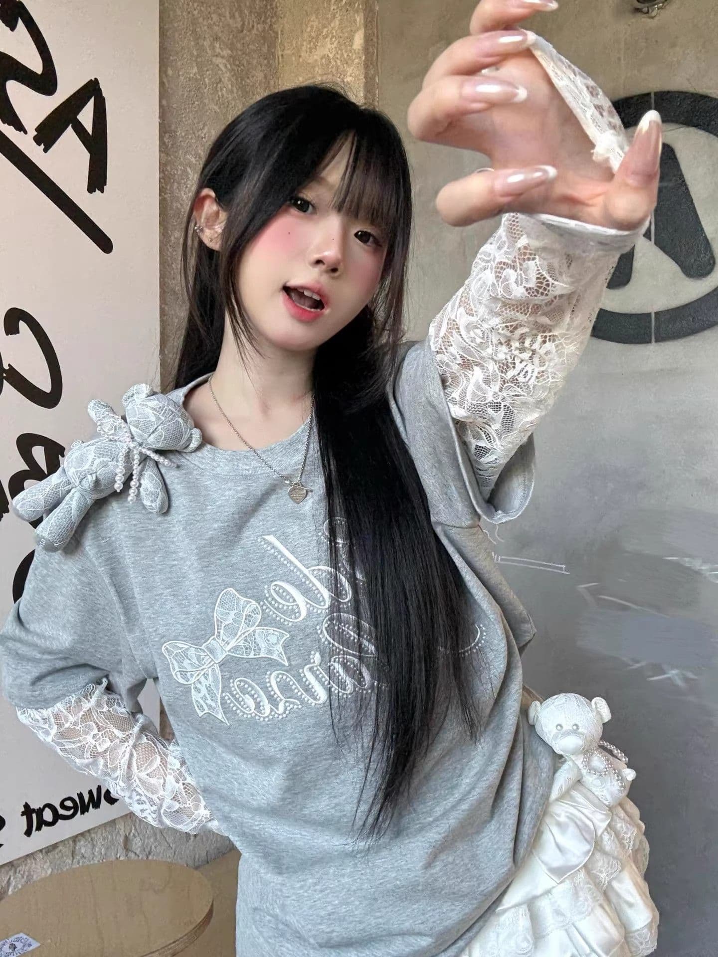 40 1 1 좋은 면 210 그램 페이크 레이어드 스트라이프 배색 만화 프린트 긴팔 티셔츠 여성 짧은 기본 셔츠 상세 이미지 1