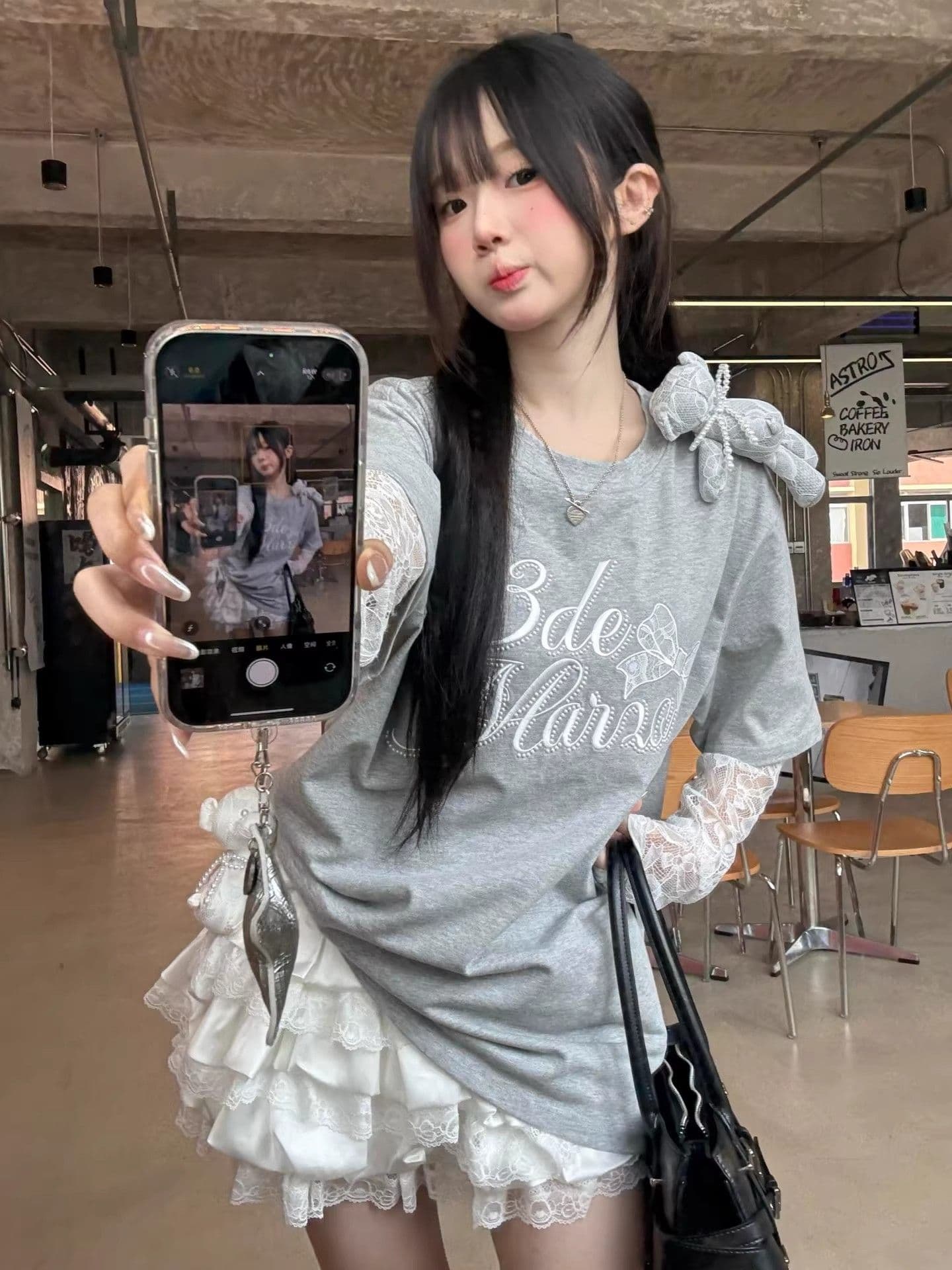 40 1 1 좋은 면 210 그램 페이크 레이어드 스트라이프 배색 만화 프린트 긴팔 티셔츠 여성 짧은 기본 셔츠 상세 이미지 2