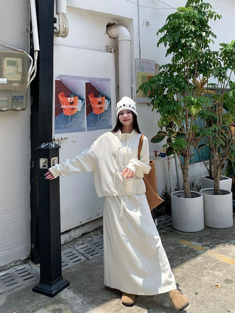 2026 가을 의상 새로운 느긋한 바람 디자인 고급 다용도 긴팔 짧은 외투 하이웨이스트 반신 스커트 패션 세트 여성 상세 이미지 17