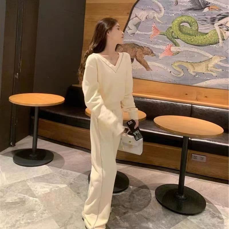 스포츠 슈트 여성 가을 새로운 디자인 센스 작은 대중 패션 V넥 후드티 루즈핏 와이드 레그 팬츠 외국 가스 투피스 세트 이미지 3