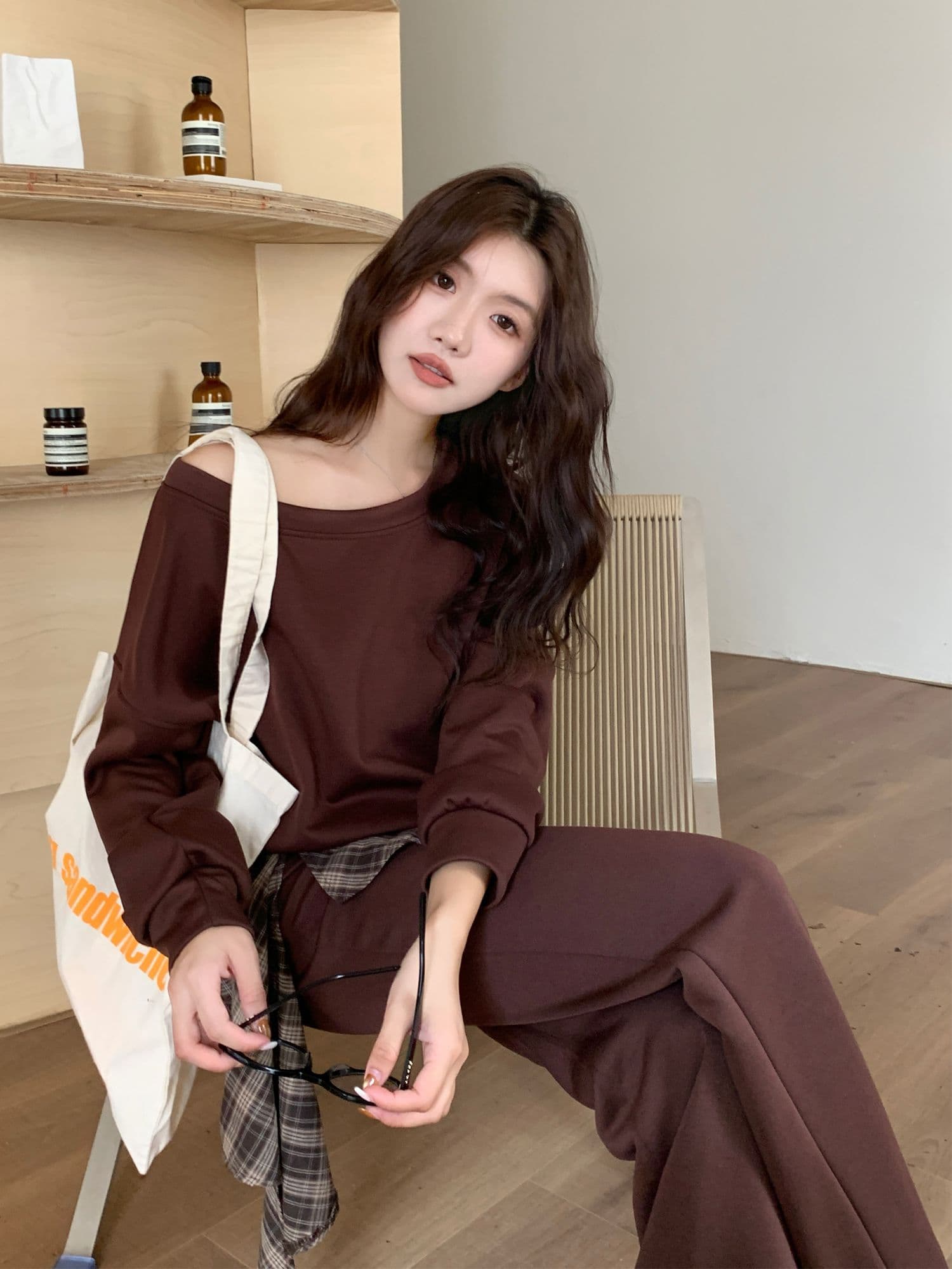 실사 빅 사이즈 고급 센스 비스듬한 어깨 후드티 여성 레트로 슬림해 보이는 하이웨이스트 부츠컷 바지 세트 이미지 2