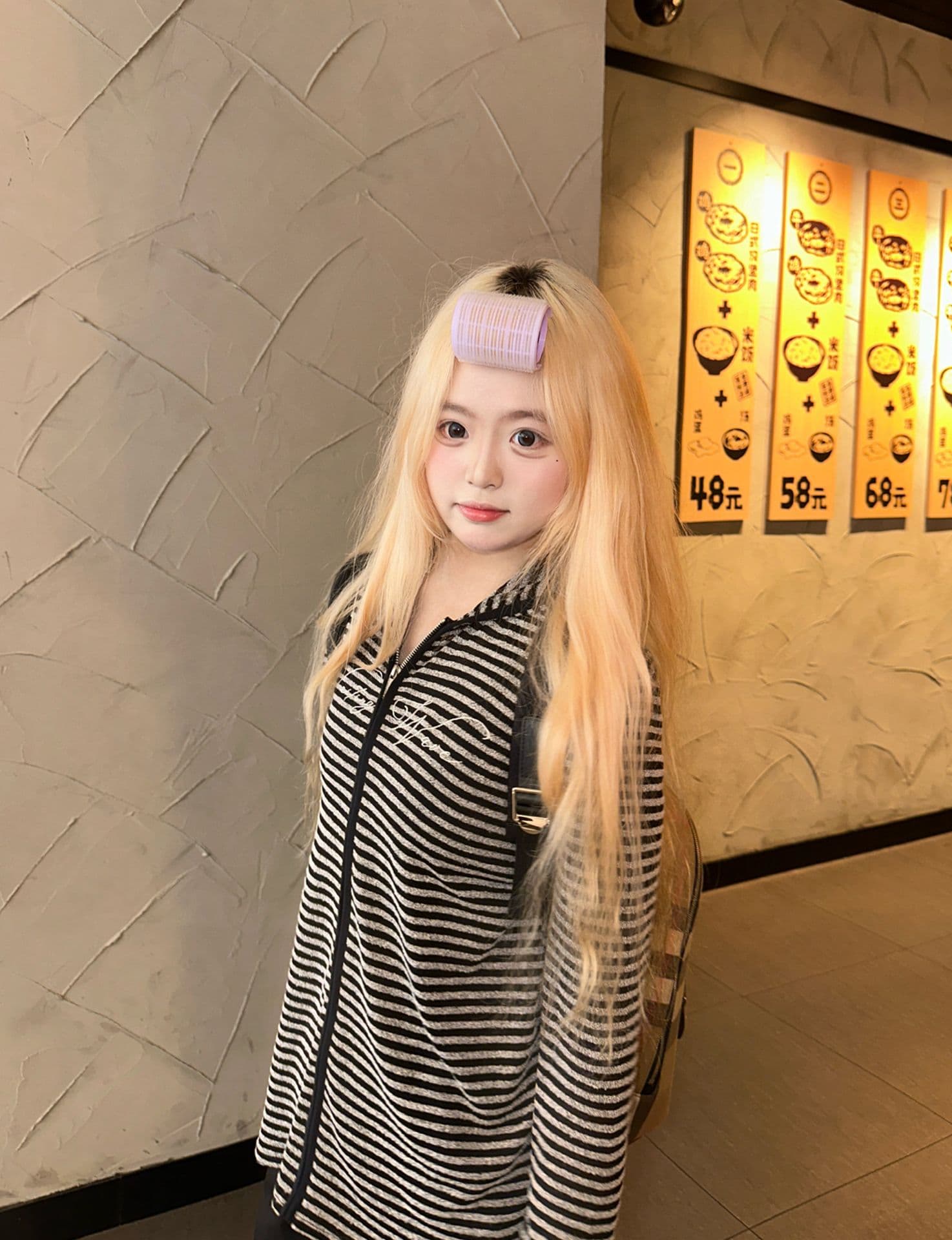 얇은 스타일 자수 원본 당겨서 측면 이후 패키지 칼라 원본 원단 복합 후드티 여성 이미지 2