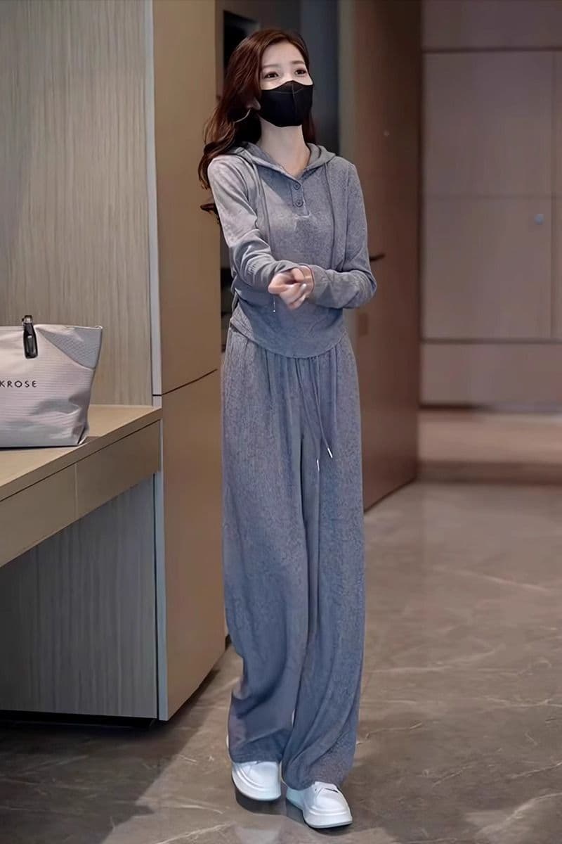2026 이른 가을 새로운 한 부서 고급 센스 착용 가져 가라. 후드 티 스웨터 슬림해 보이는 패션 운동 캐주얼 투피스 슈트 여성 상세 이미지 7