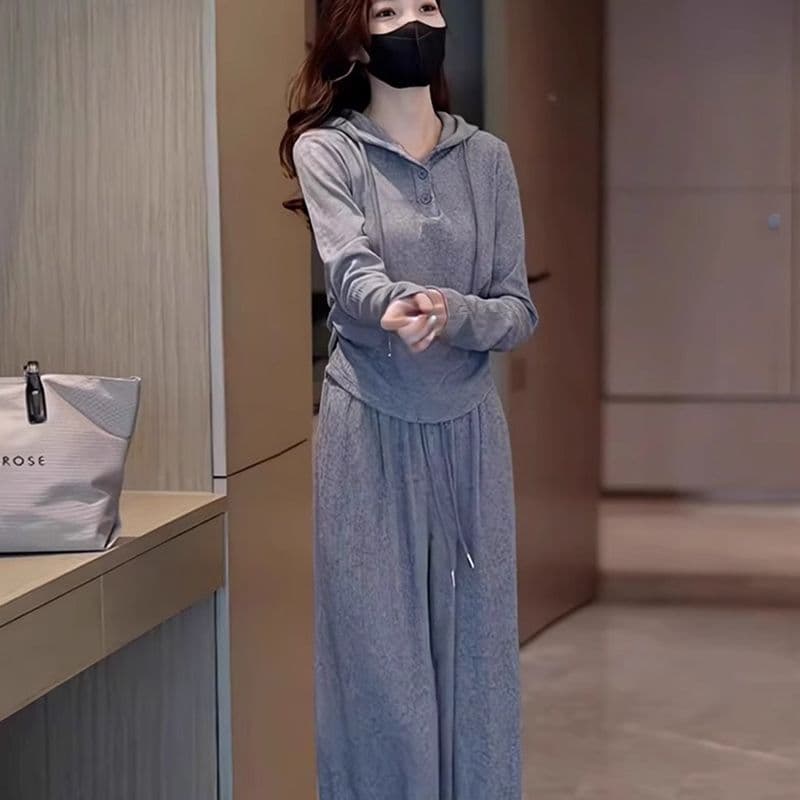 2026 이른 가을 새로운 한 부서 고급 센스 착용 가져 가라. 후드 티 스웨터 슬림해 보이는 패션 운동 캐주얼 투피스 슈트 여성 상세 이미지 15
