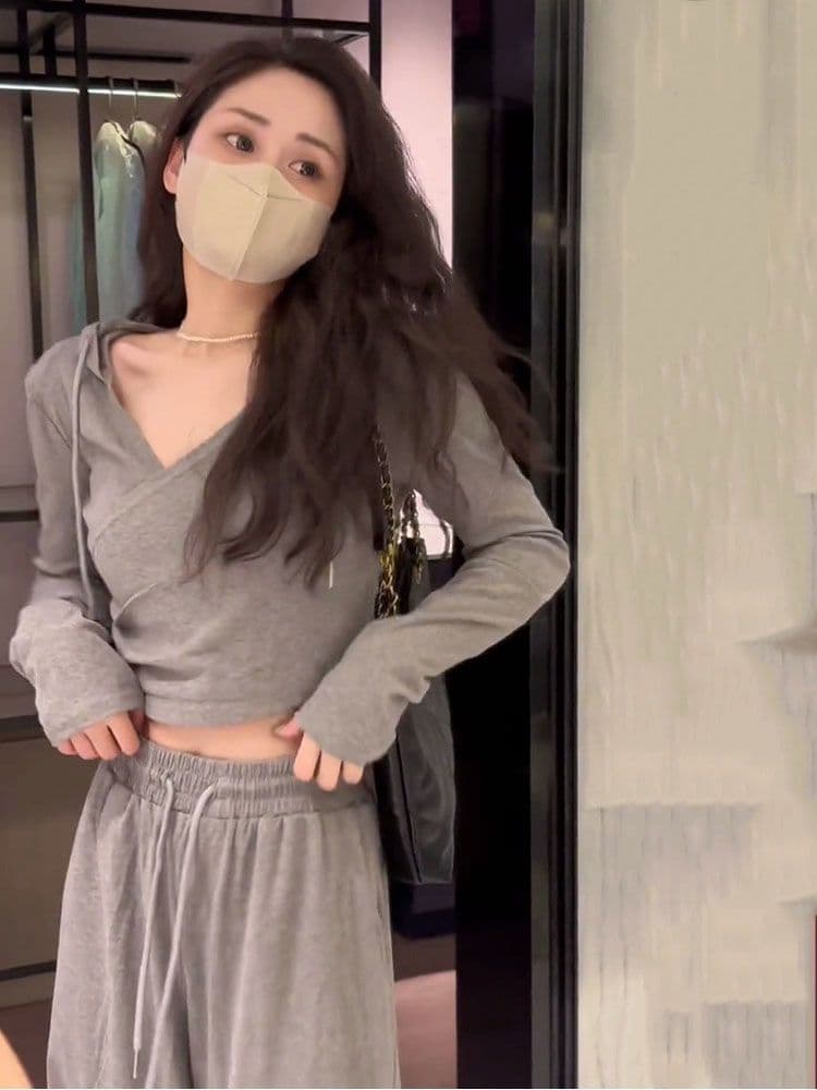 디자인 센스 십자가 몸매 가꾸기 쇼트 스타일 요추 배 V넥 후드 티 스웨터 캐주얼 와이드 레그 팬츠 투피스 슈트 여성 봄 가을 상세 이미지 6