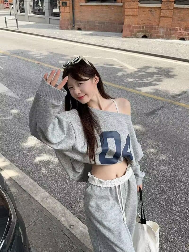 모방 면 사선 무늬 당겨 프레임 250그램 스포츠 슈트 여성 가을 오프숄더 긴팔 후드티 루즈핏 캐주얼 투피스 세트 상세 이미지 4