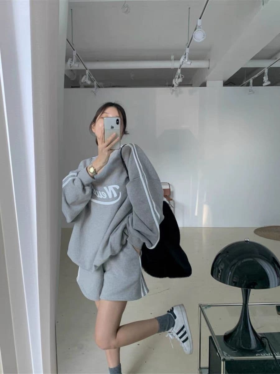 캐주얼 스포츠 슈트 여성 봄 새로운 2026 루즈핏 V넥 알파벳 풀오버 스웨트셔츠 넓은 다리가 짧다. 바지 투피스 세트 상세 이미지 2
