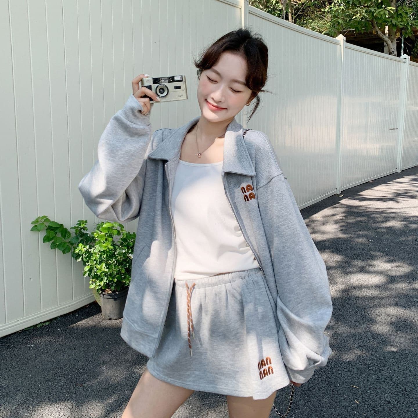 캐주얼 세트 여성 아메리칸 알파벳 폴로 칼라 후드티 재킷 2025 년 봄 가을 허리밴드 반신 스커트 투피스 세트 상세 이미지 1