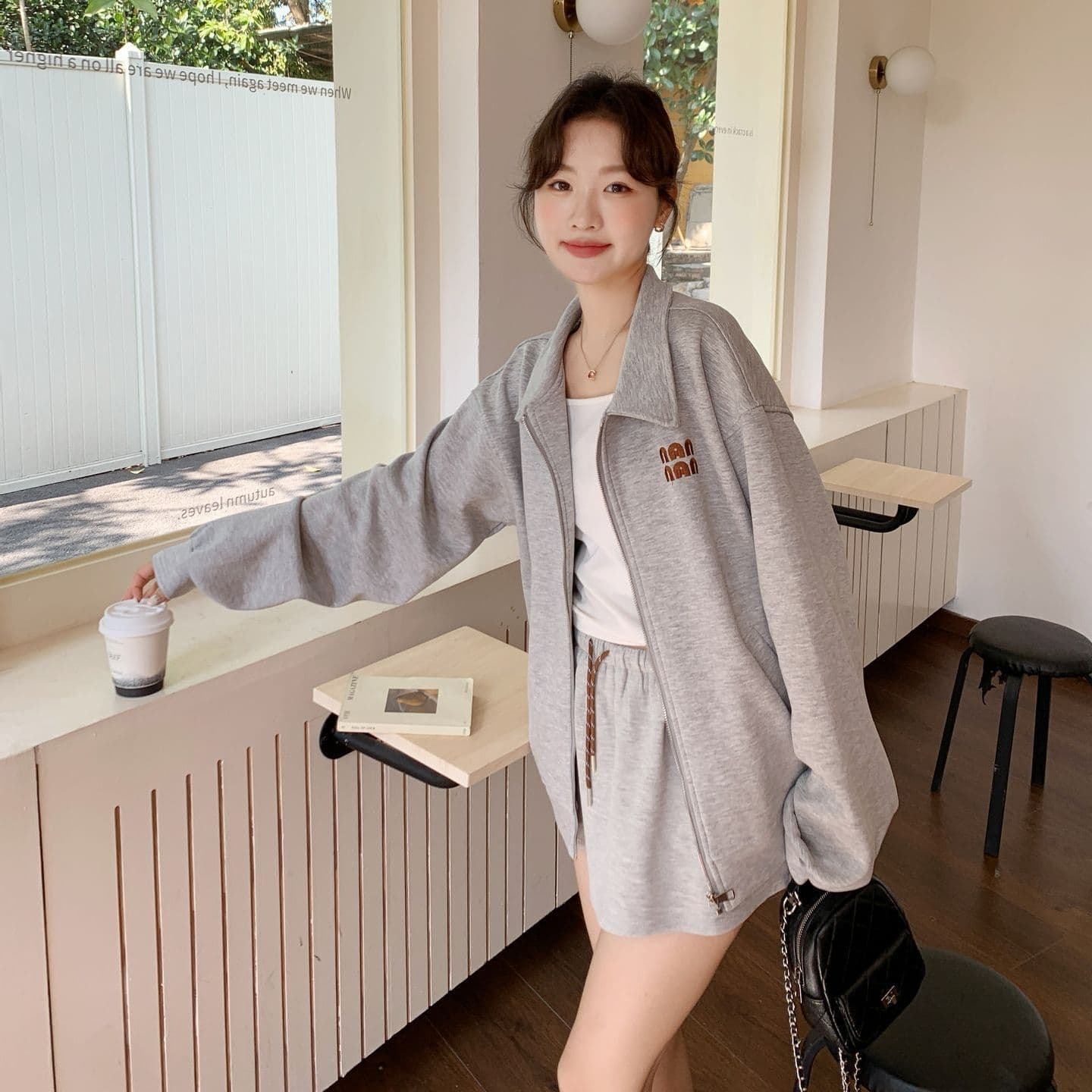 캐주얼 세트 여성 아메리칸 알파벳 폴로 칼라 후드티 재킷 2025 년 봄 가을 허리밴드 반신 스커트 투피스 세트 상세 이미지 3