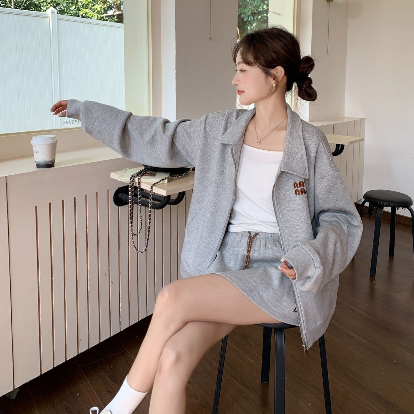 캐주얼 세트 여성 아메리칸 알파벳 폴로 칼라 후드티 재킷 2025 년 봄 가을 허리밴드 반신 스커트 투피스 세트 상세 이미지 8