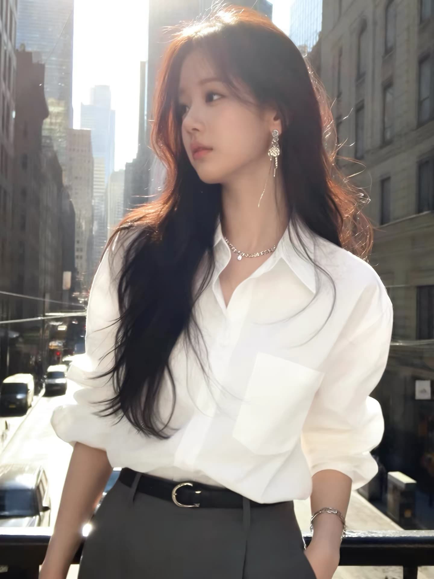 화이트 여성 셔츠 2026 봄 새로운 맨위 디자인 센스 작은 대중 빛 럭셔리 고급 센스 루즈핏 느긋한 바람 셔츠 상세 이미지 3