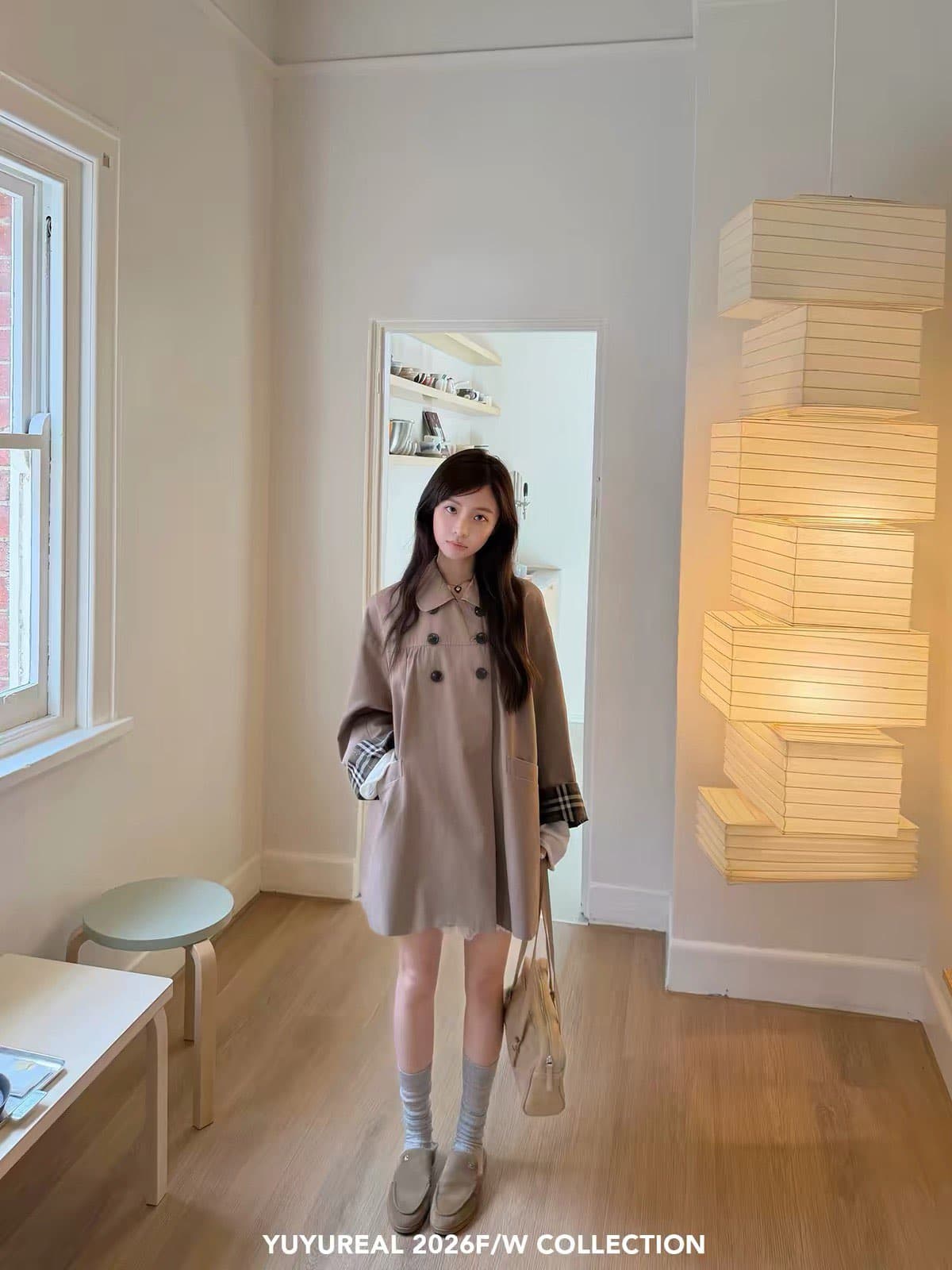 yuyureal 영국식 frame 이중 버튼 베이비 칼라 펌프 Pleat 바람막이 길이 더블 버전 여성 빛 레트로 재킷