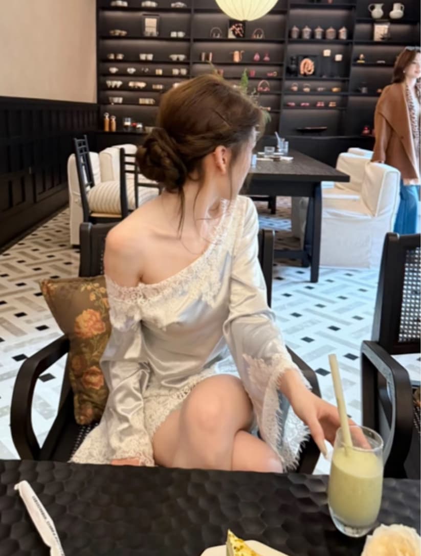 xiaoyi 부드러운 실 순수한 욕망 가을 패션 다용도 슬림해 보이는 패치워크 레이스 맨위 반 스커트 세트