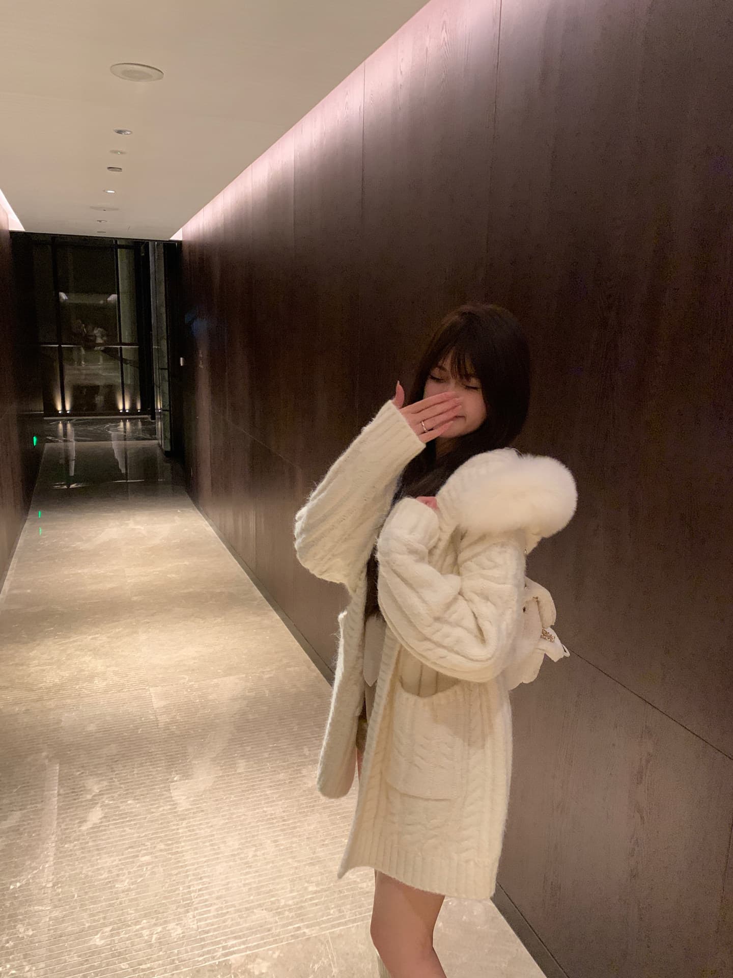 슈 하나 동물의 젊은 크림 작은 있으라. 전체 가죽 여우 모피 칼라 후드 꽈배기 스웨터 중간 길이 양모 니트 오픈 가디건 여성 이미지 3
