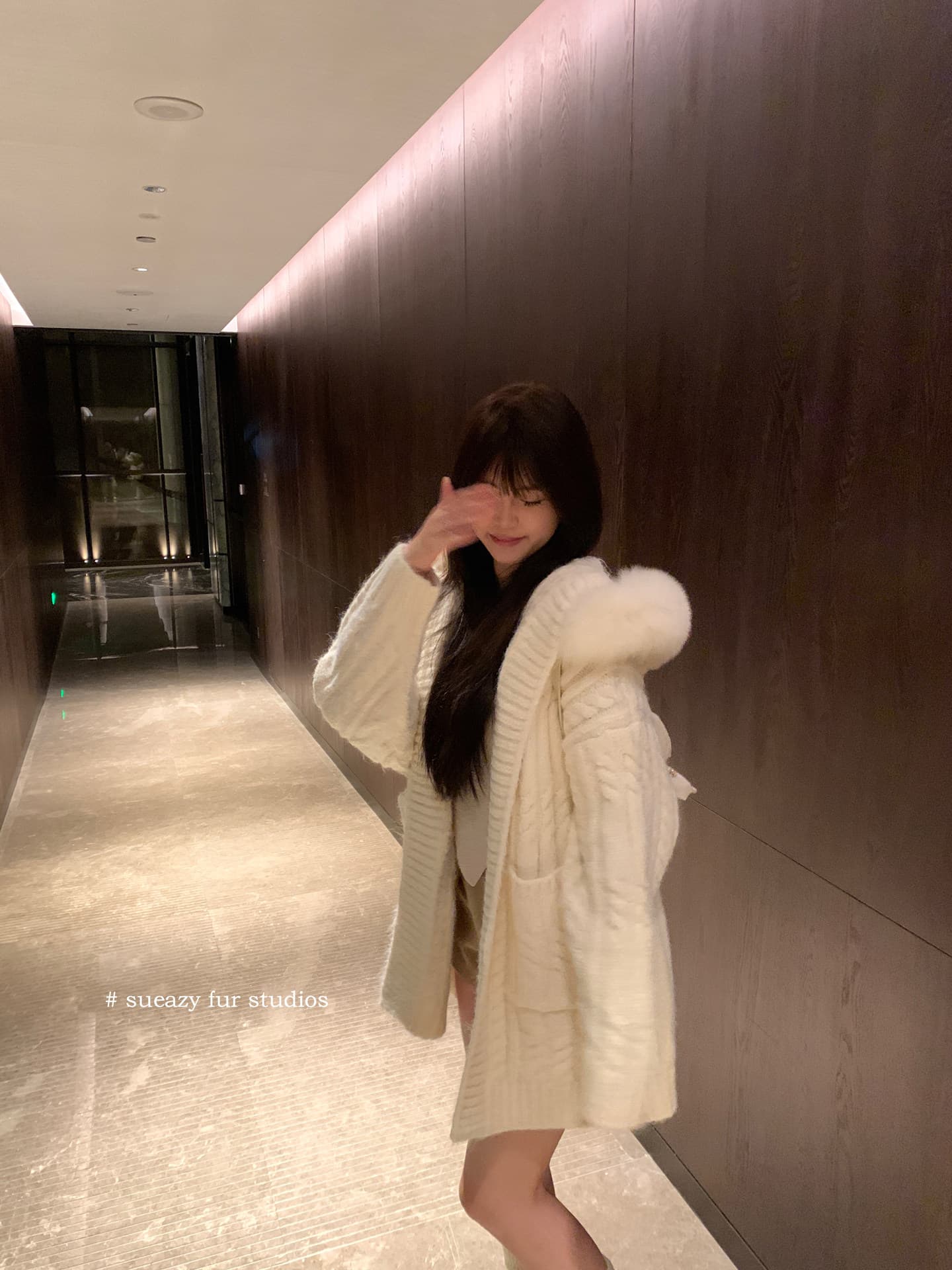 슈 하나 동물의 젊은 크림 작은 있으라. 전체 가죽 여우 모피 칼라 후드 꽈배기 스웨터 중간 길이 양모 니트 오픈 가디건 여성 상세 이미지 18