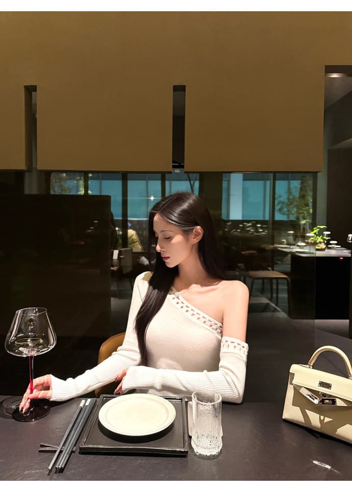 for fay 프로 피부 부드러운 찹쌀 삼색 비스듬한 어깨 긴팔 니트 여성 드레스 홀로우 아웃 디자인 몸매 가꾸기 타이트 스커트 롱 스커트 상세 이미지 2