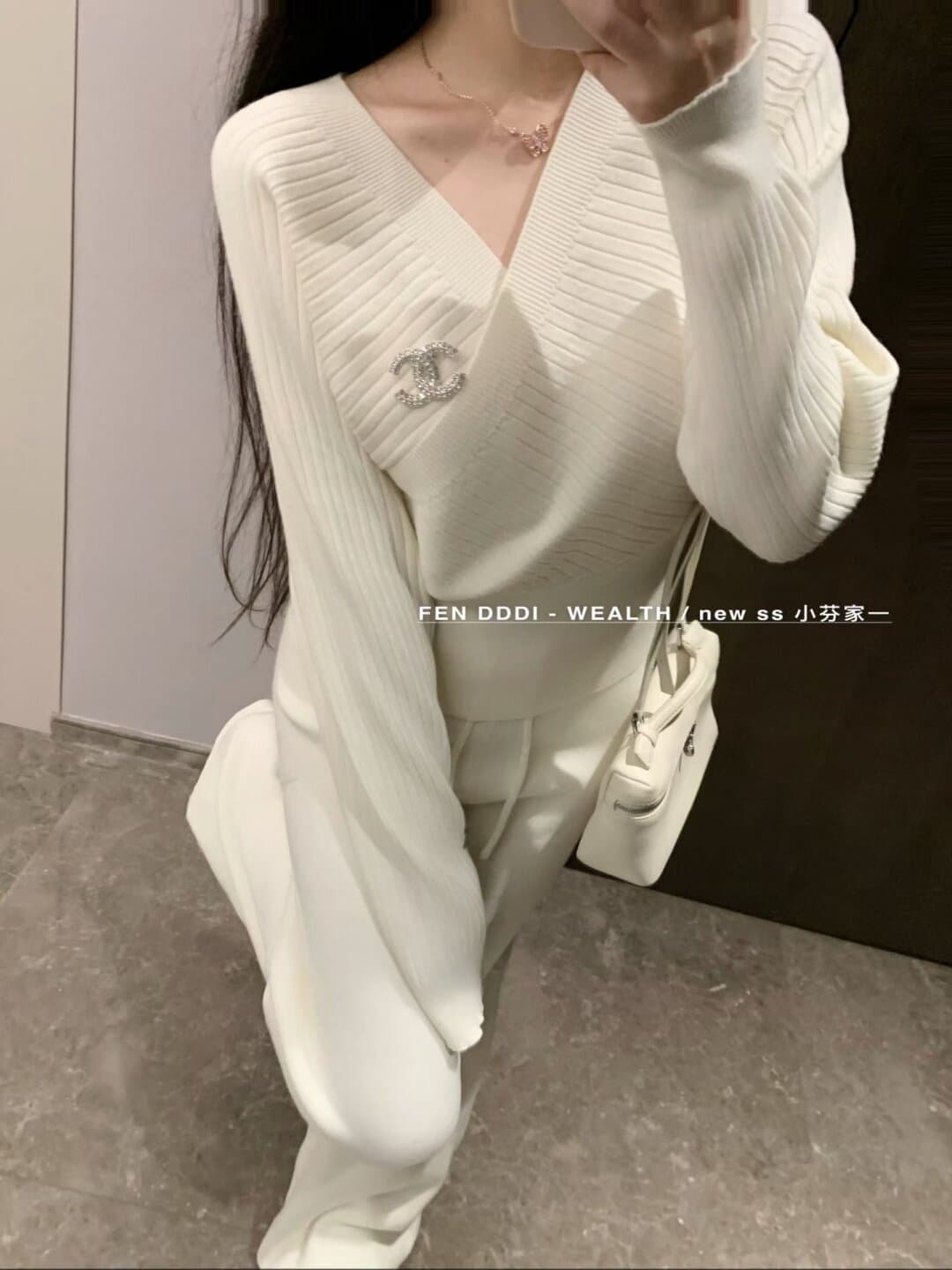 작은 펜 홈 fenddi2026 가을 새로운 십자가 V넥 긴팔 니트 스웨터 여성 루즈핏 스트레이트 부츠컷 캐주얼 바지 상세 이미지 4