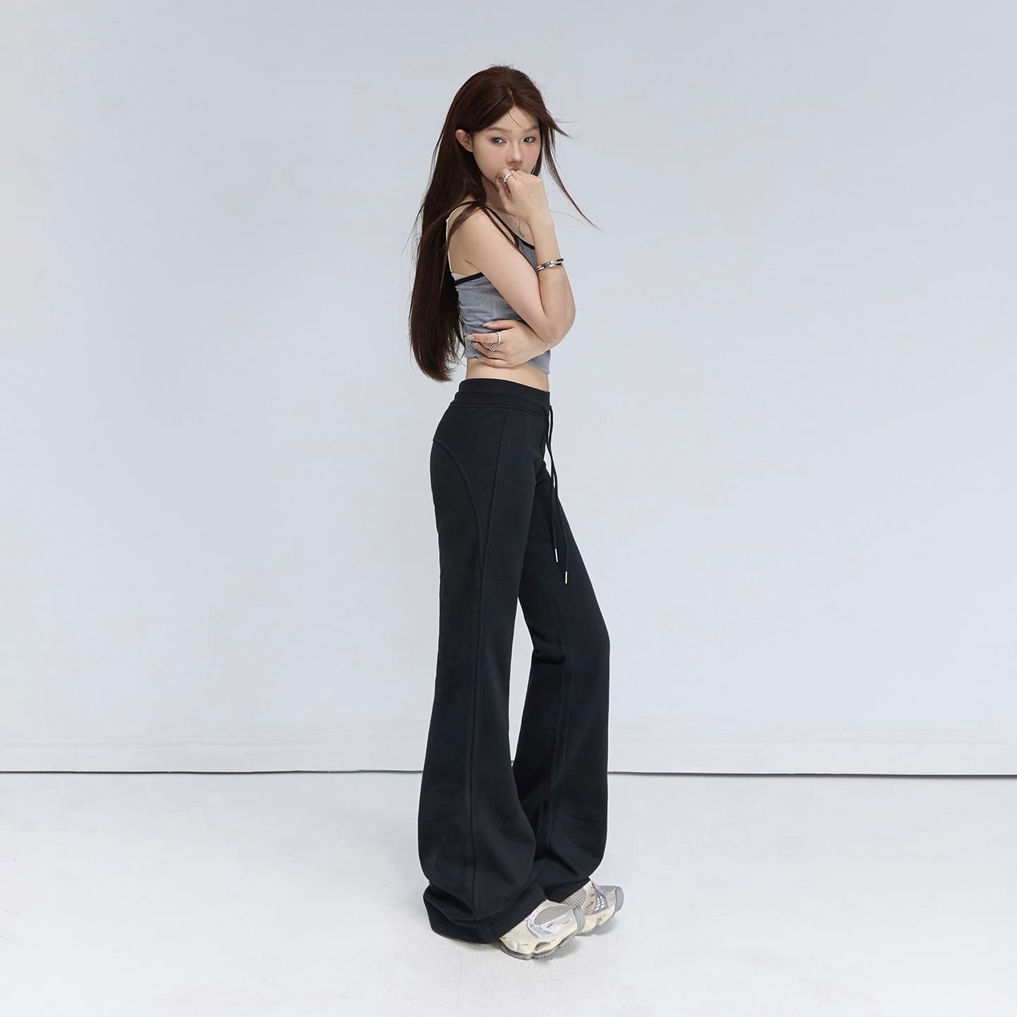 실사 5 색 아메리칸 레트로 다용도 몸매 가꾸기 슬림해 보이는 나팔 바지 느긋한 도루 센스 운동 바지 캐주얼 바지 여성 가을 이미지 2