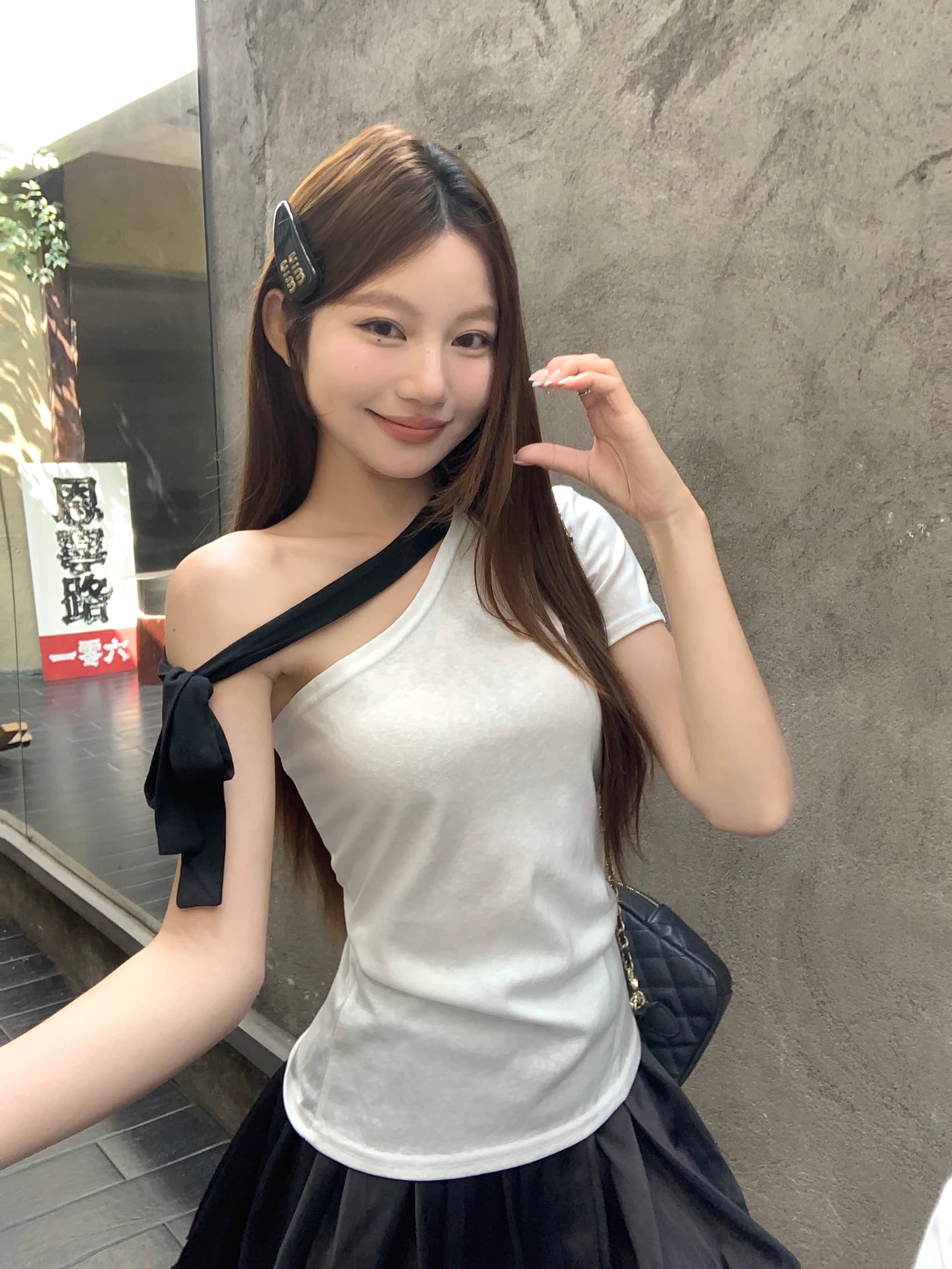 정가 실사 순수한 욕망 바람 배색 스트랩 비스듬한 어깨 반팔 티셔츠 여성 의류 여름 디자인 센스 몸매 가꾸기 오프숄더 맨위 상세 이미지 10