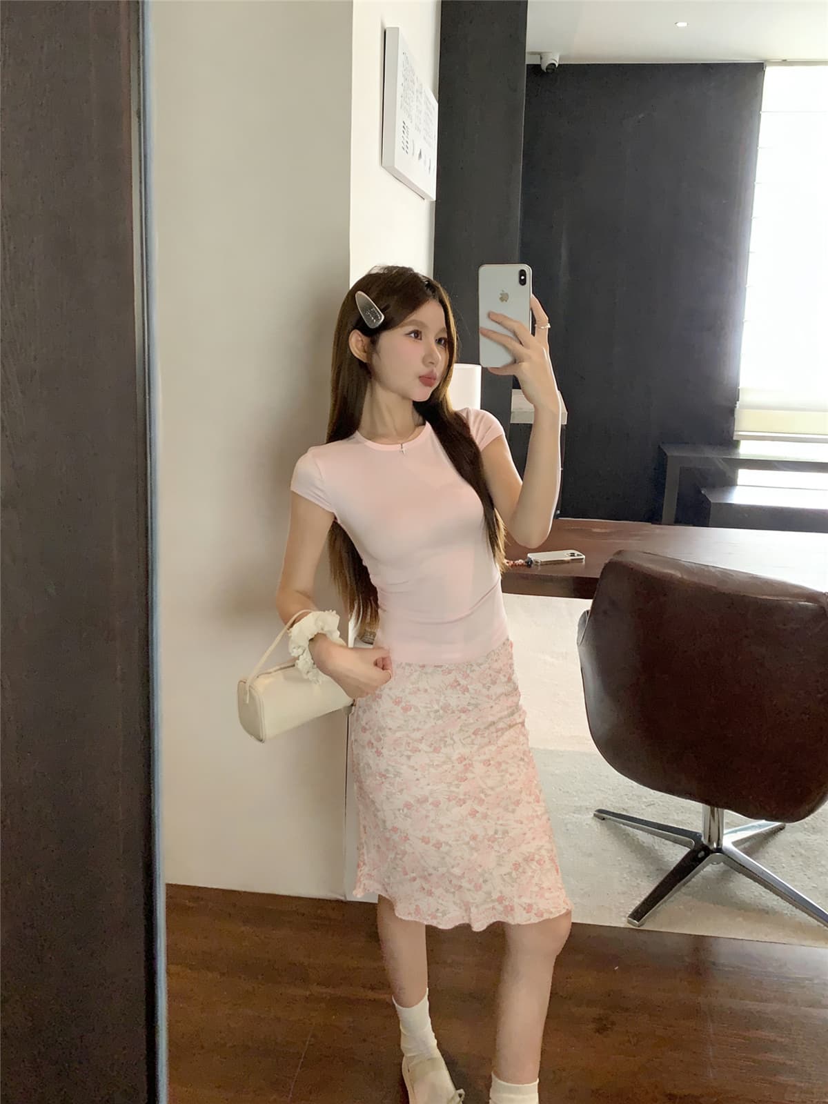 정가 실사 핑크색 순수한 욕망 u 칼라 반팔 몸매 가꾸기 티셔츠 슬림해 보이는 세트 꽃무늬 반신 스커트 타이트 스커트 투피스 세트 상세 이미지 4