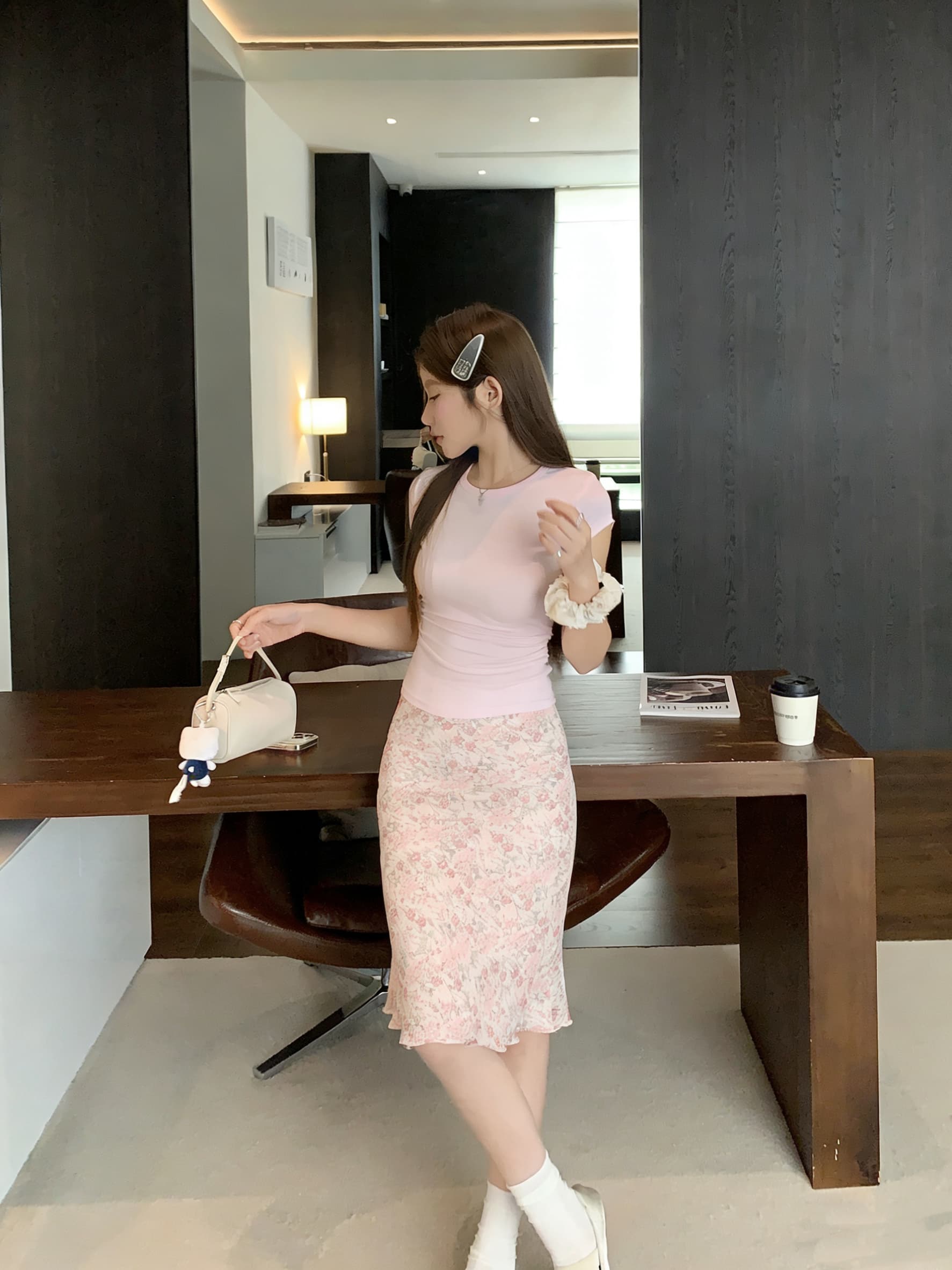 정가 실사 핑크색 순수한 욕망 u 칼라 반팔 몸매 가꾸기 티셔츠 슬림해 보이는 세트 꽃무늬 반신 스커트 타이트 스커트 투피스 세트 상세 이미지 5