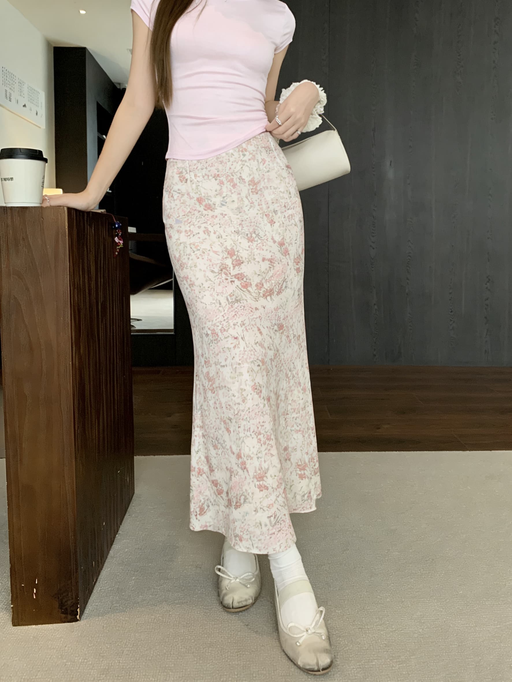 정가 실사 핑크색 순수한 욕망 u 칼라 반팔 몸매 가꾸기 티셔츠 슬림해 보이는 세트 꽃무늬 반신 스커트 타이트 스커트 투피스 세트 상세 이미지 11