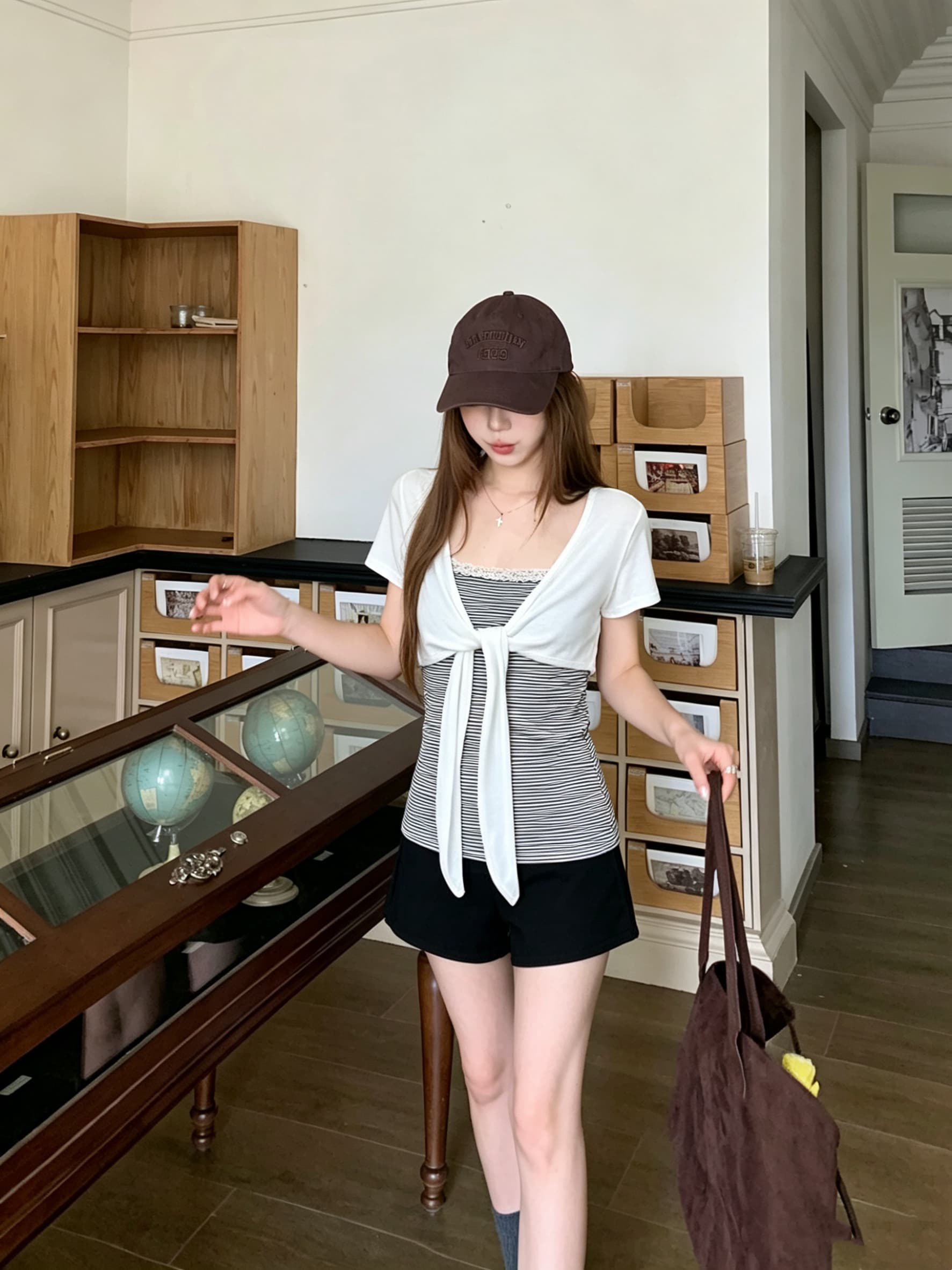 정가 실사 스트라이프 페이크 레이어드 반팔 티셔츠 여성 여름 한 부서 디자인 센스 V넥 스트랩 나비 매듭 맨위 상세 이미지 2