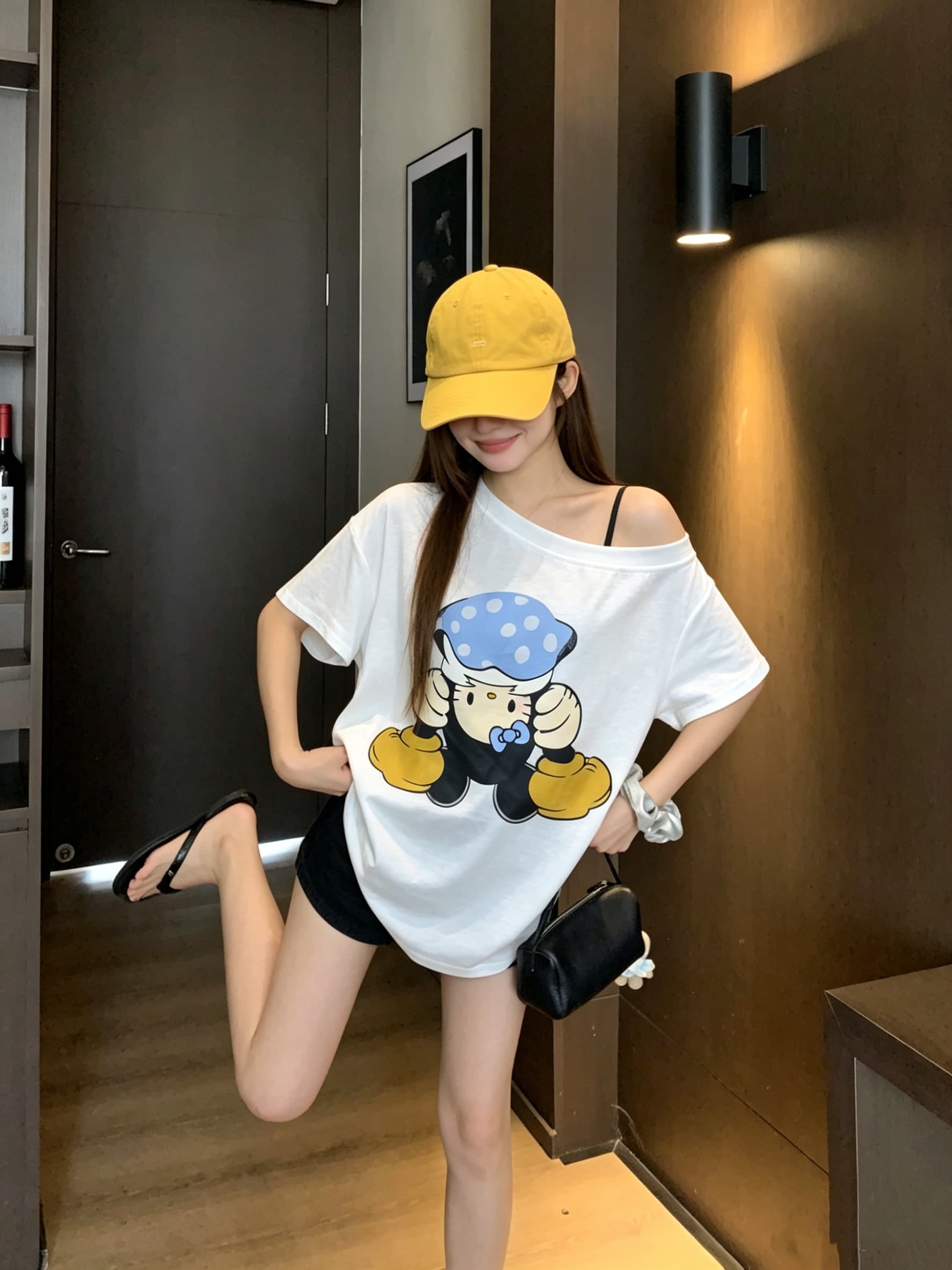 정가 실사 플립 고양이 소스 만화 프린트 비스듬한 어깨 반팔 티셔츠 여성 루즈핏 대 에디션 디자인 센스 오프숄더 맨위 상세 이미지 1