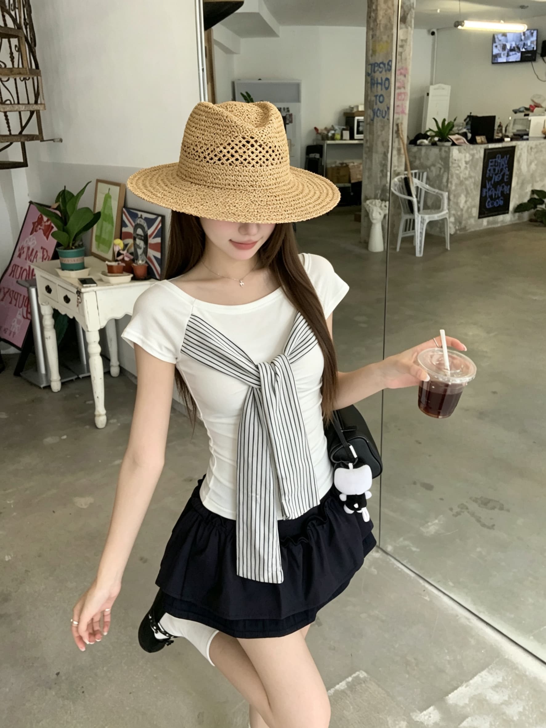 정가 실사 디자인 센스 스트라이프 스트랩 오프숄더 반팔 티셔츠 여름 새로운 핫걸 바람 몸매 가꾸기 맨위